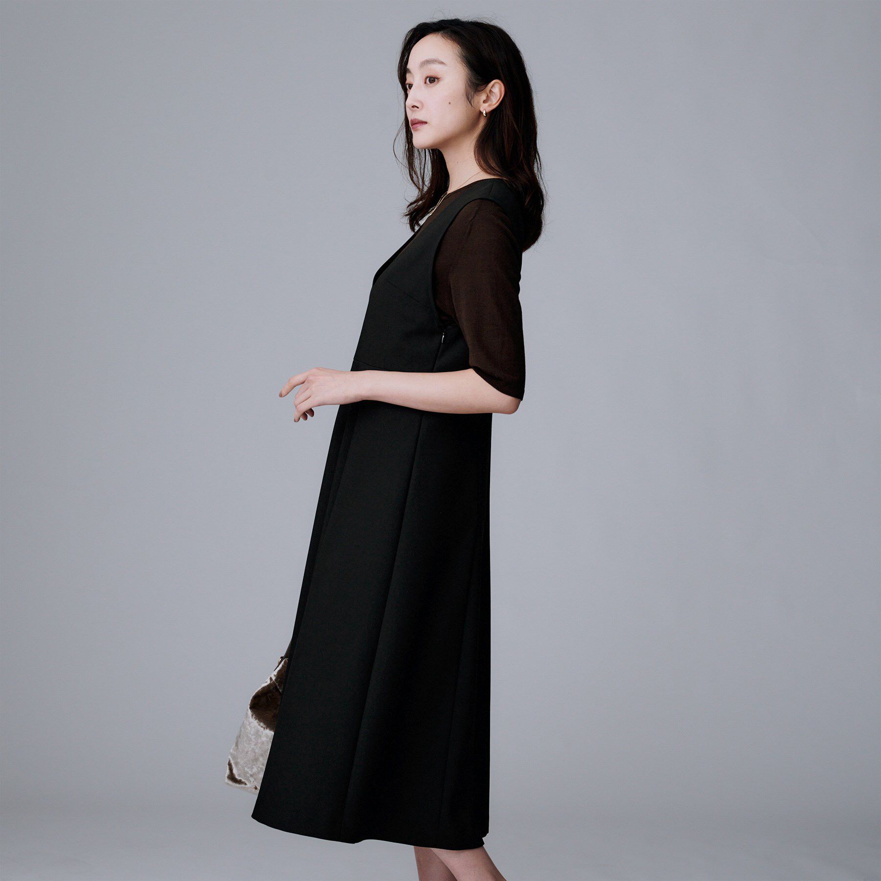 UNTITLED「【Aライン/ワンピース】Vネックジャンパースカート」|ワンピース|