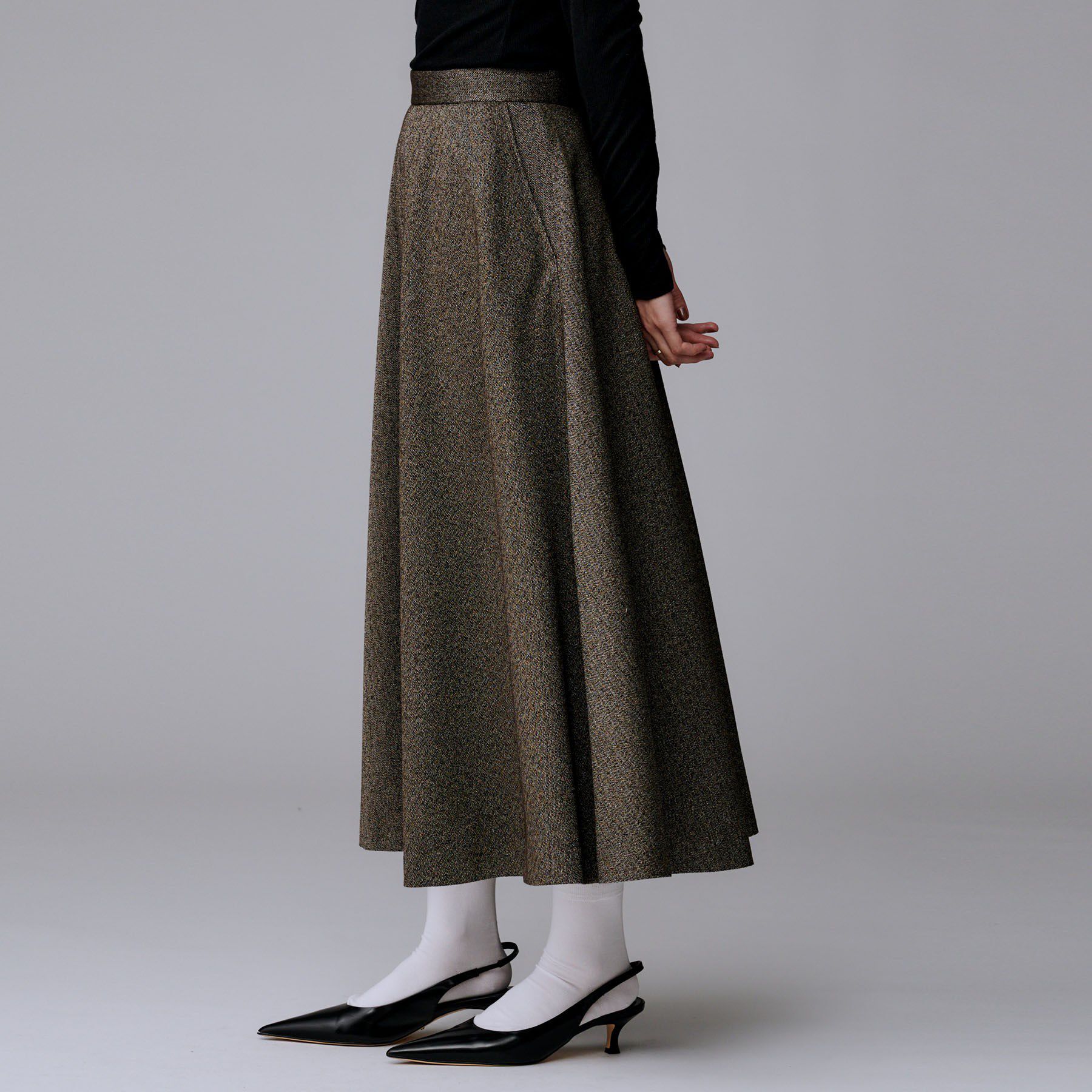 UNTITLED「【ミディ丈/ウール混】クラシカルヘリンボーン　ラメスカート」|スカート|