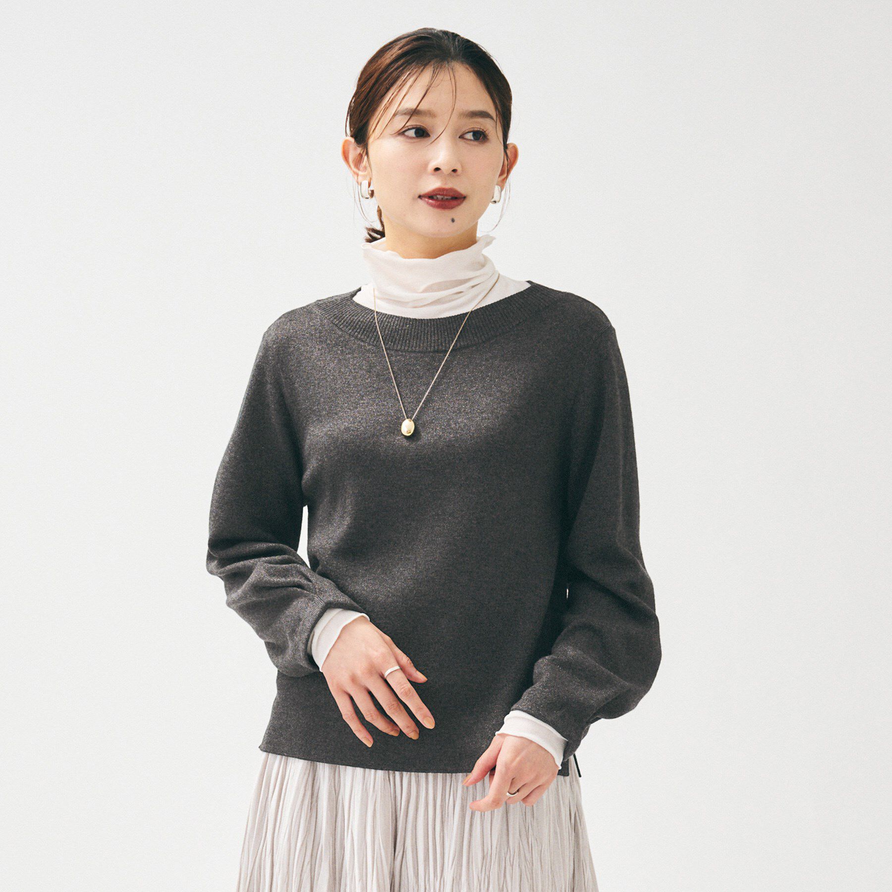 UNTITLED「【きれいめ/洗える】ラメ入りワイドボートネックニット」|ニット・セーター|チャコールグレー(0