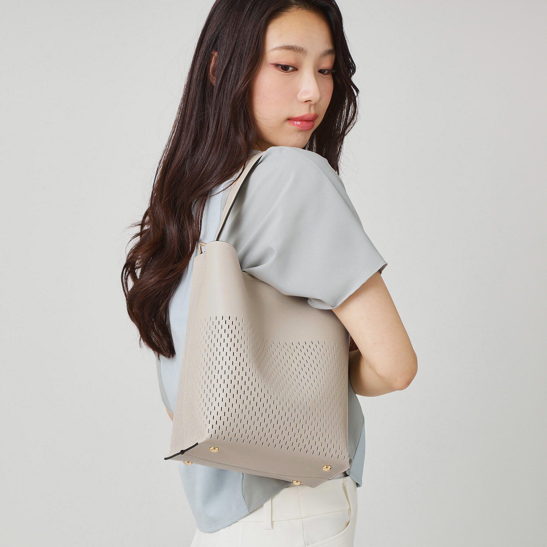 COUP DE CHANCE「2WAYパンチングトート／バケツ型／ミニポーチ付き／軽量」|トートバッグ|