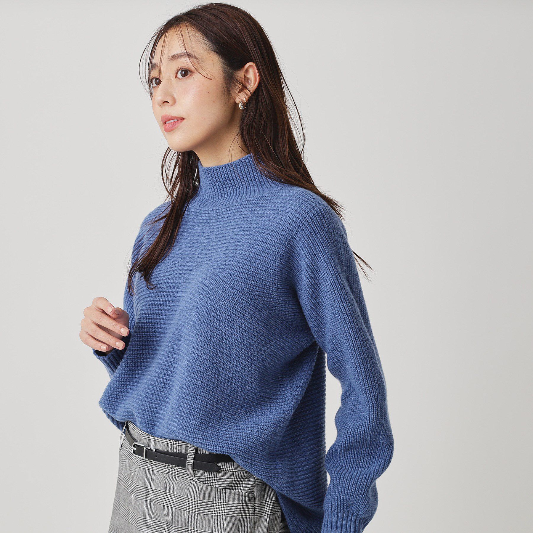 COUP DE CHANCE「【手洗い可／日本製／温かく軽い】ミドルゲージニットトップス」|ニット・セーター|ブルー(092)