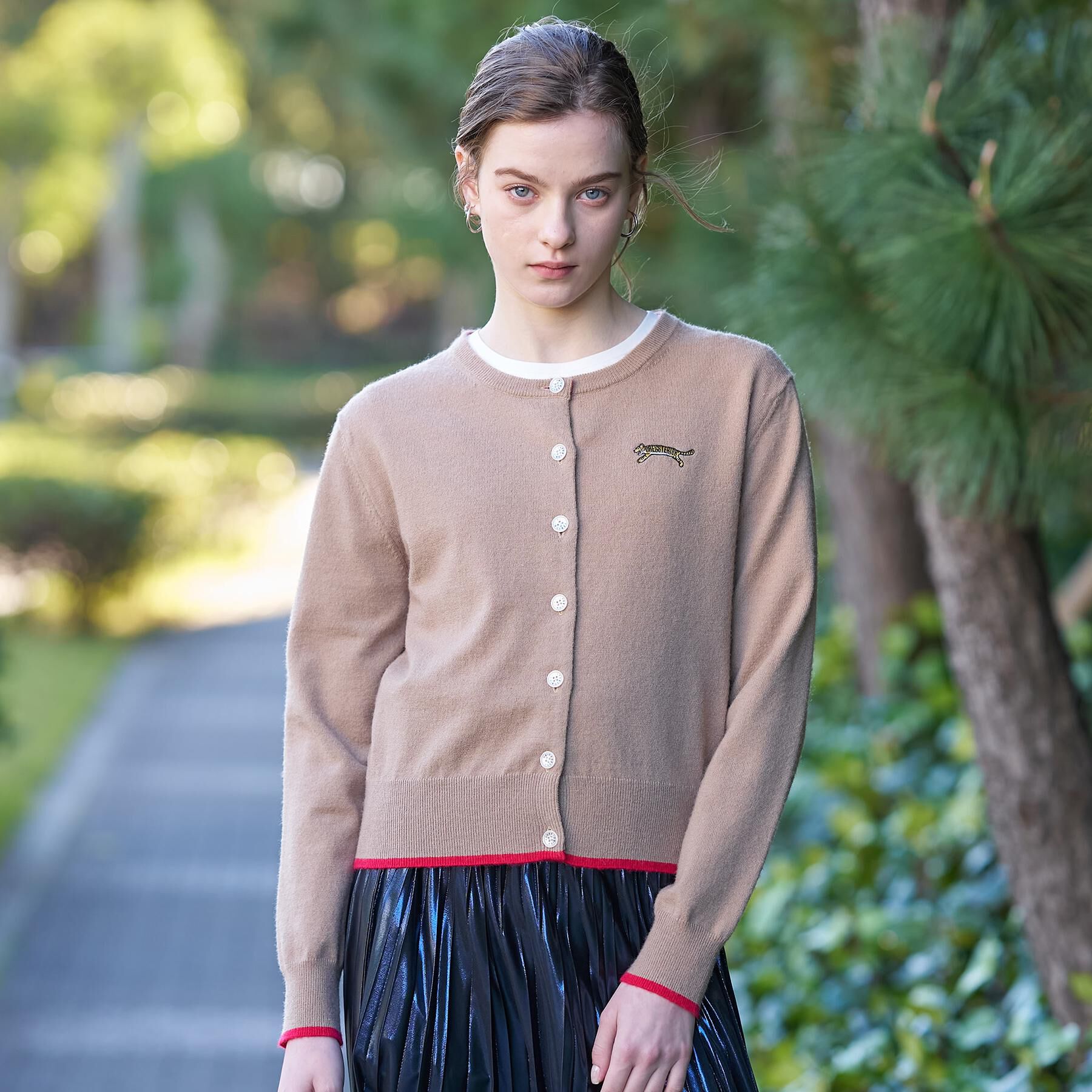 DRESSTERIOR「【CLASSY．12月号掲載】タイガーエンブロイダリークルーネックカーディガン」|カーディガン|ベージュ(052)
