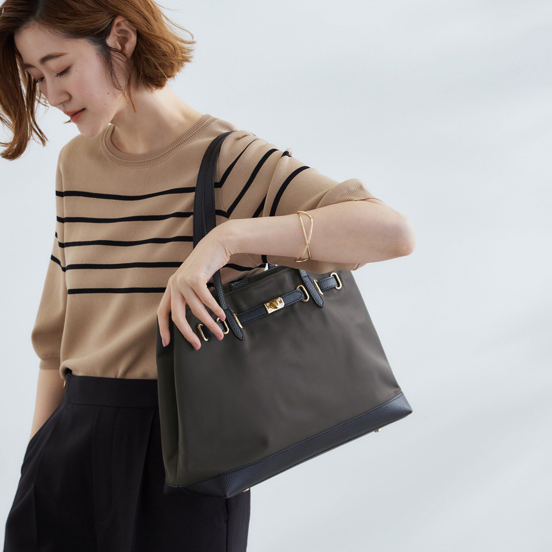 grove「【撥水・軽量】ベルトナイロンコンビA4トート」|トートバッグ|チャコールグレー(0