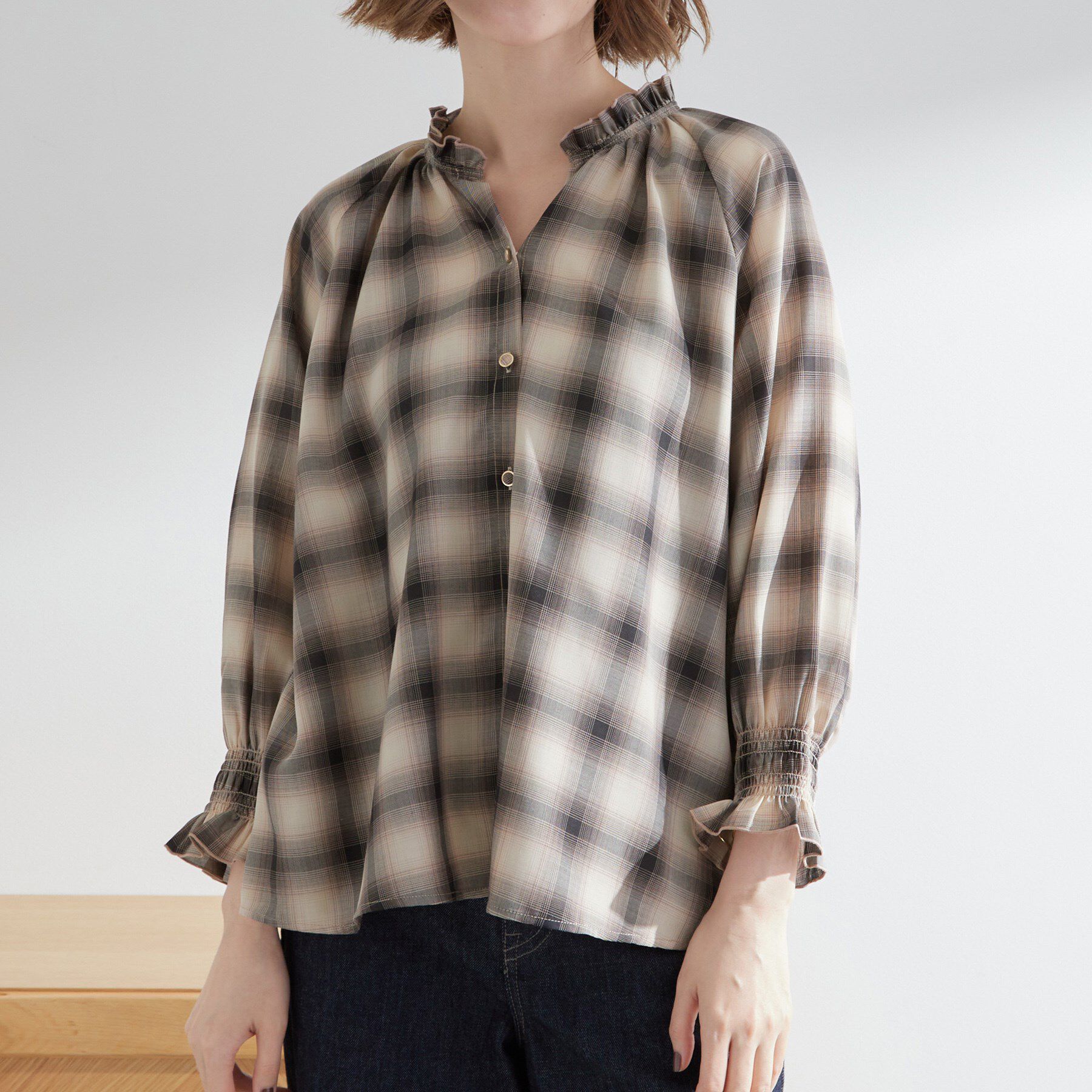 grove「衿もとすっきり一枚で映える 涼しげ秋色チェックブラウス」|シャツ・ブラウス|