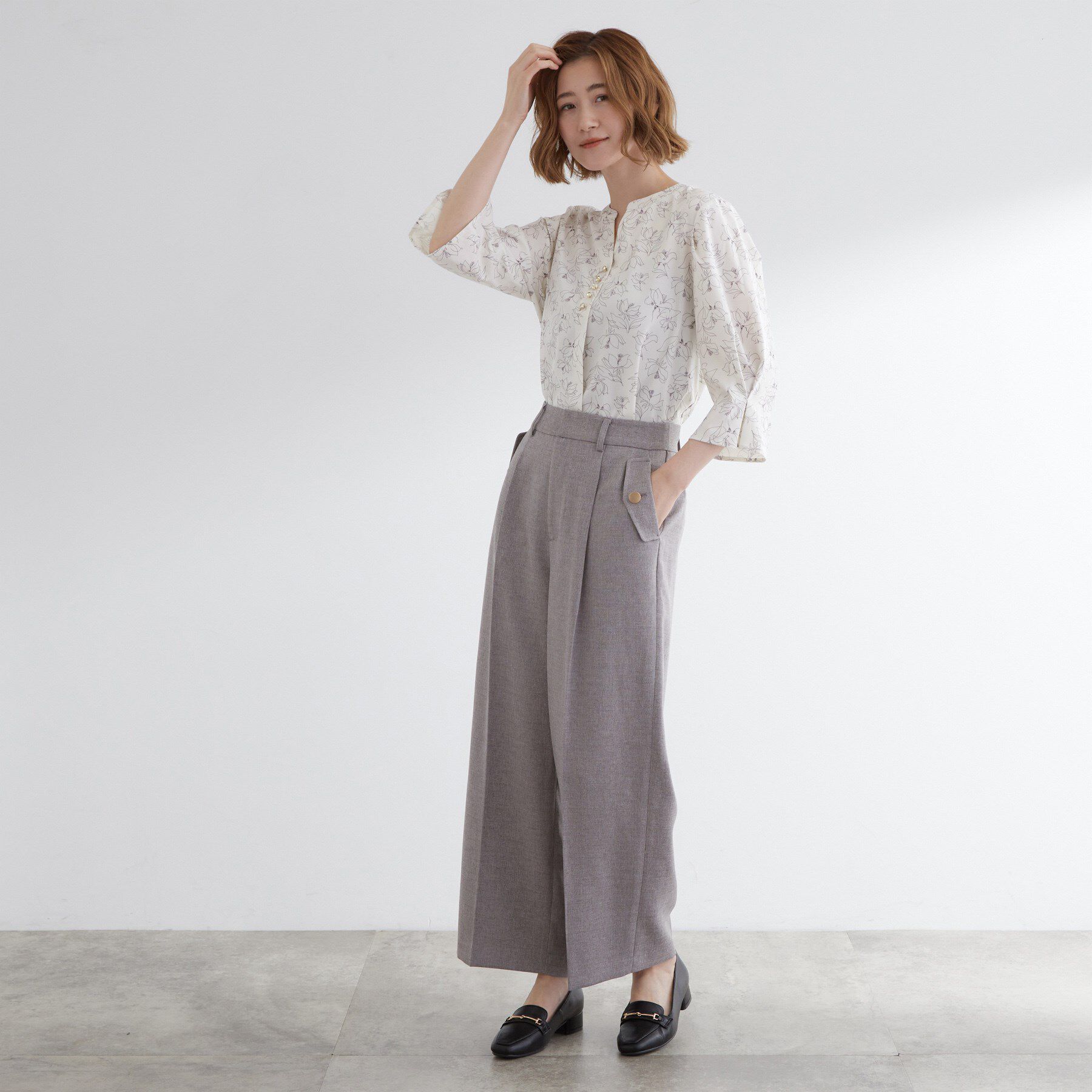 grove「【洗える/お仕事】美しさが続く袖タックブラウス」|シャツ・ブラウス|