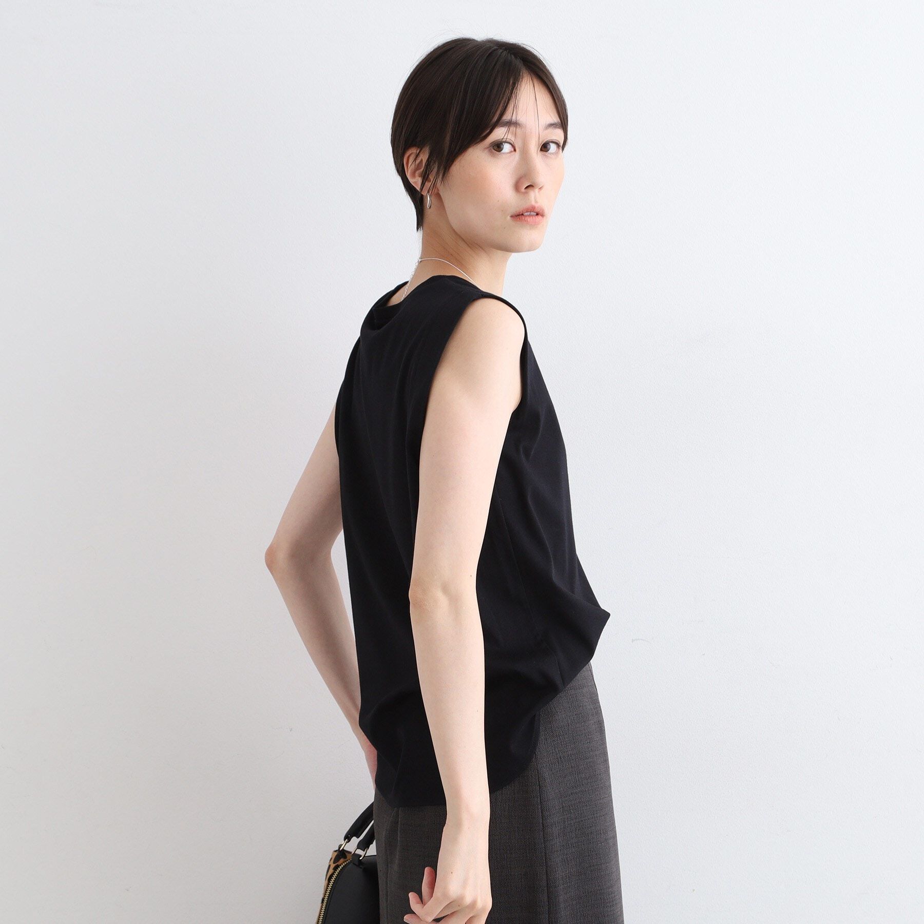 INDIVI「【洗える】タックデザインノースリーブTシャツ」|Tシャツ・カットソー|