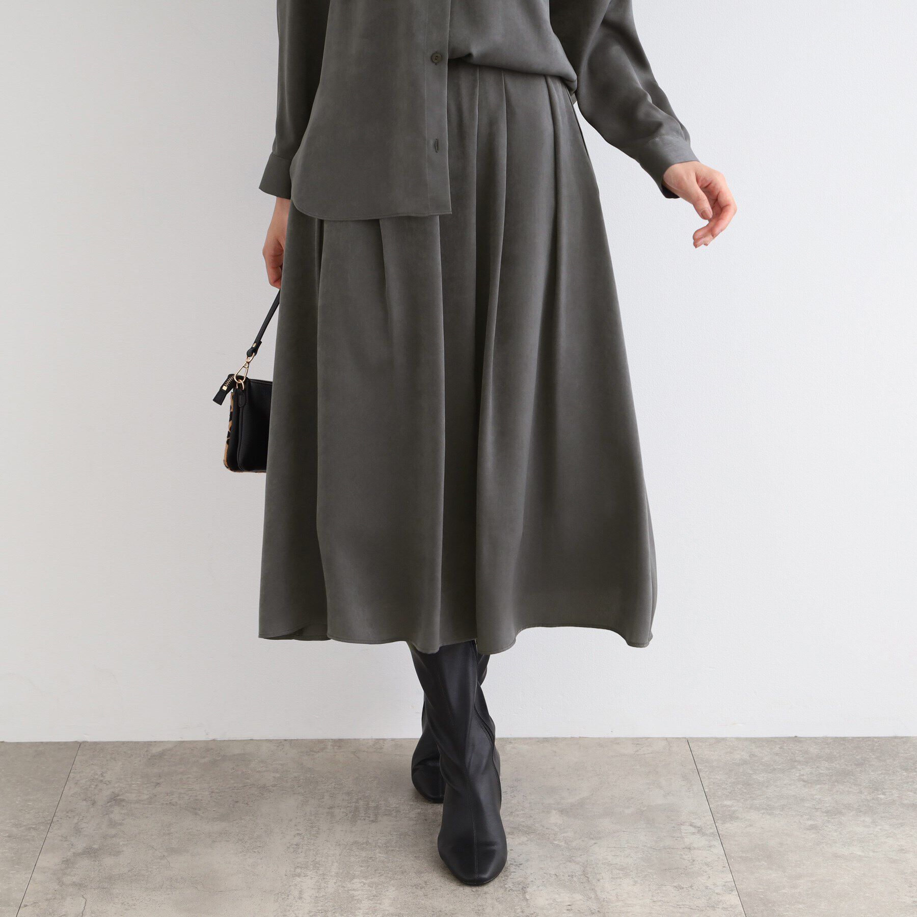 INDIVI「【洗える／UVケア】スエード調サテンタックスカート」|スカート|チャコールグレー(0