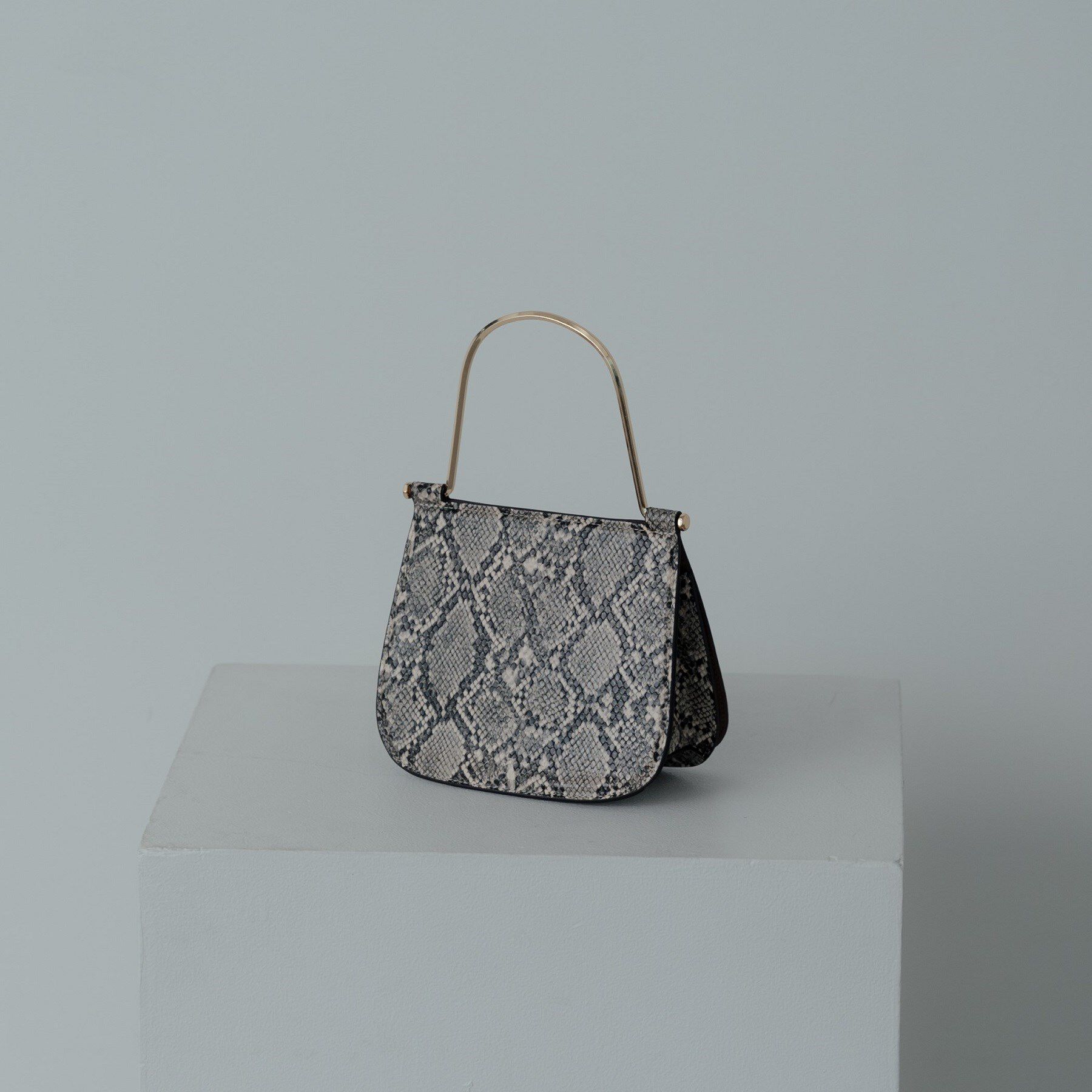 GALLEST「【LE VERNIS】Metal handle minibag」|ショルダー・メッセンジャー|グレー(412)