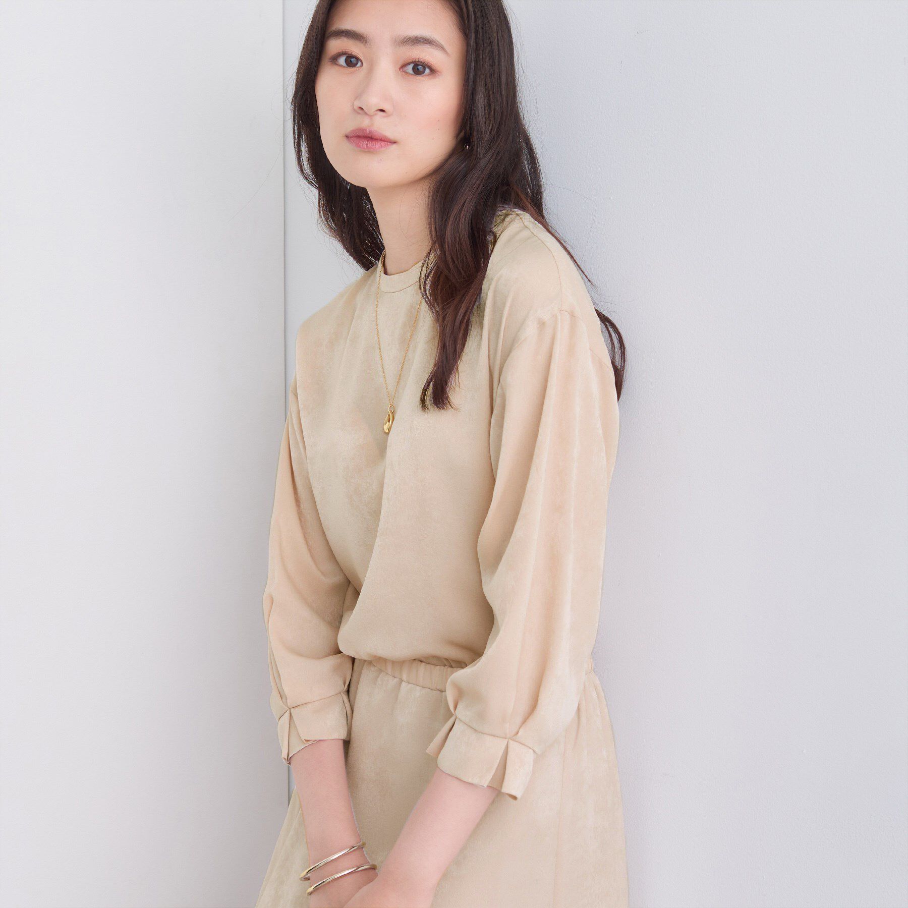 INDIVI「【セットアップ可能】スエード調サテンブラウス」|シャツ・ブラウス|