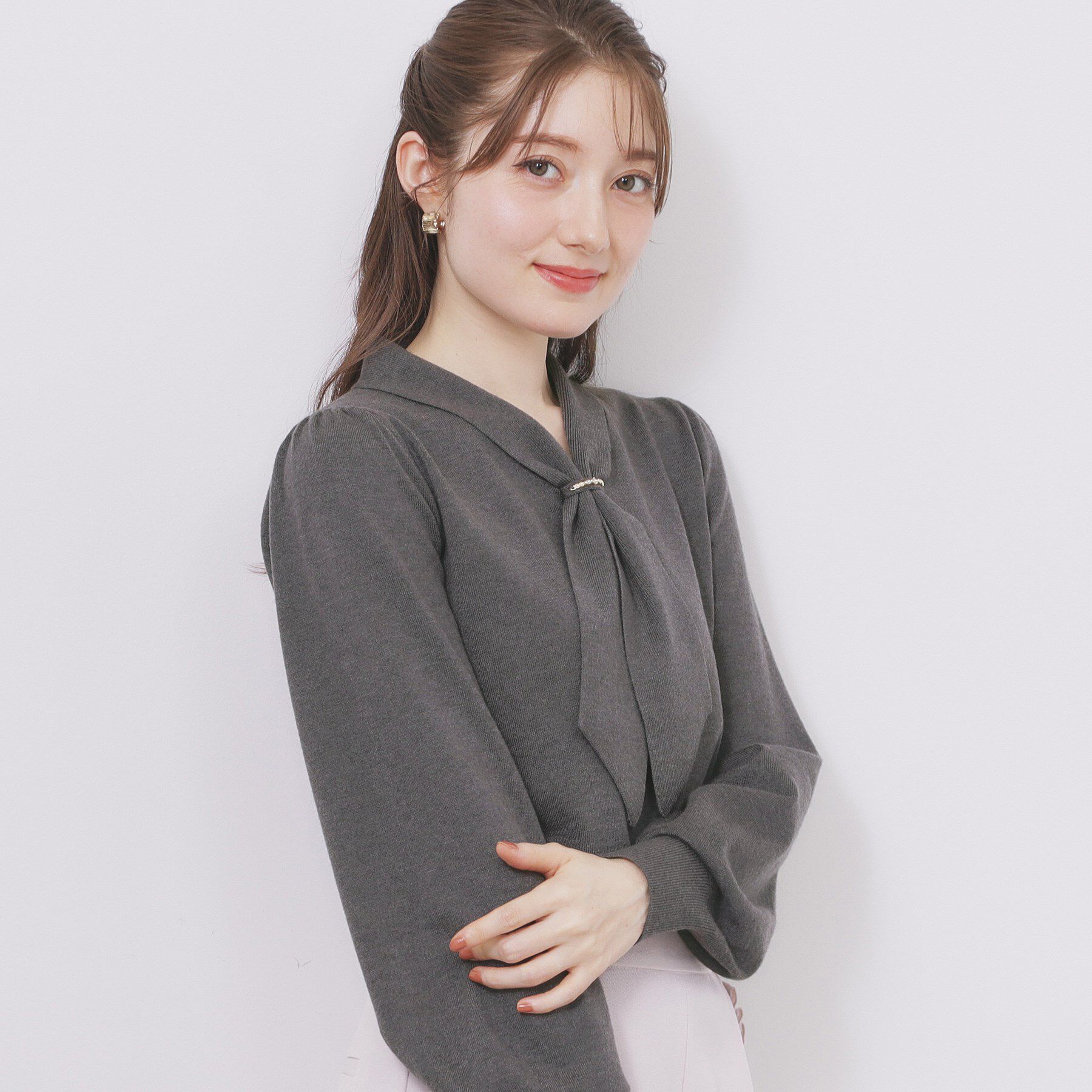 index「ゴールドパーツ付きボウタイニット【洗濯機OK】《10col/XS～LL》」|ニット・セーター|