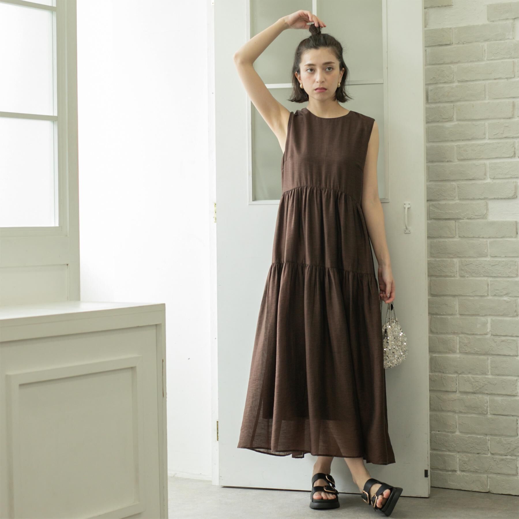 OPAQUE.CLIP「麻混シアーギャザーティアードワンピース【洗濯機洗い可】」|ワンピース|ブラウン(044)