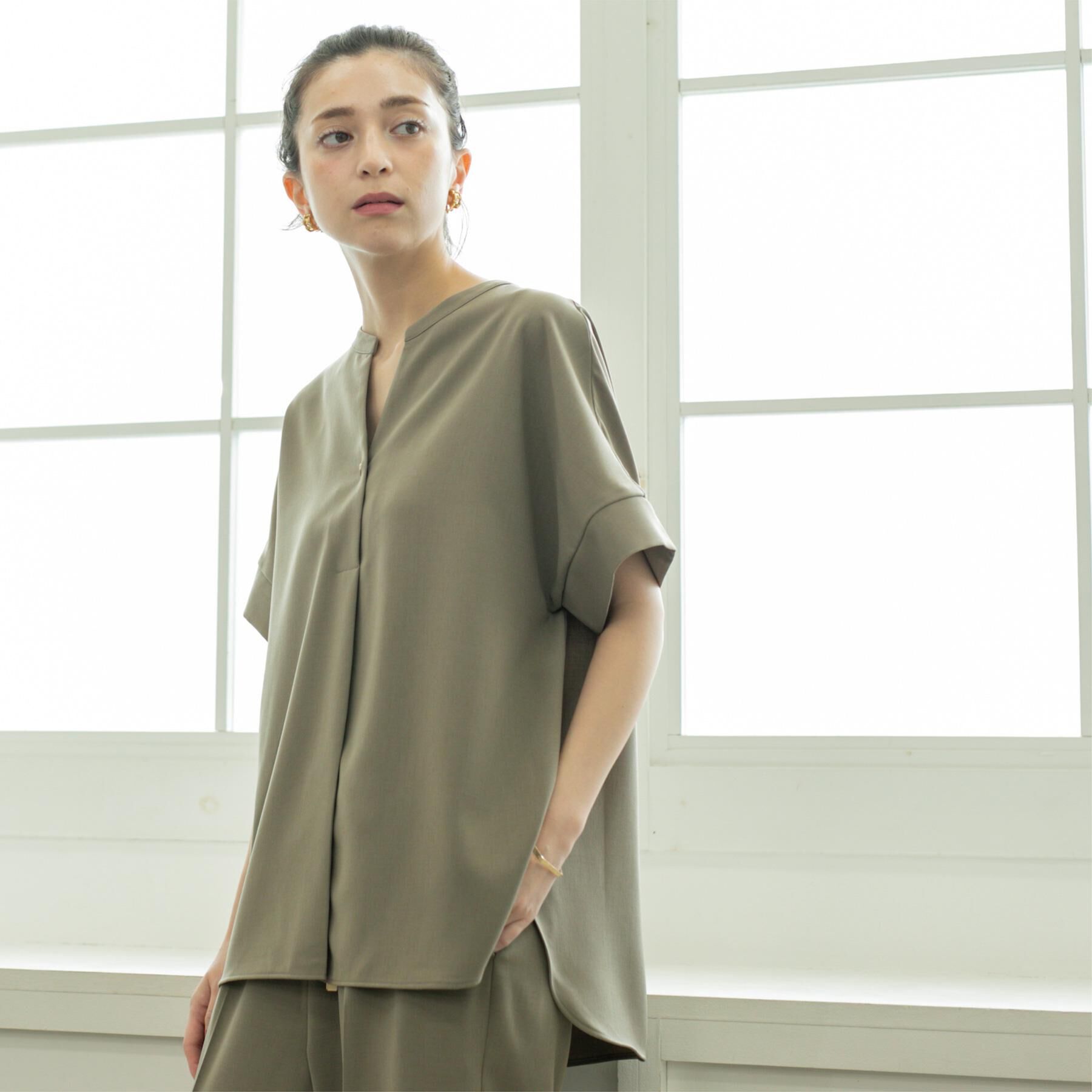 OPAQUE.CLIP「《5色展開/SS-LLサイズ》スキッパー金ボタンブラウス/セットアップ対応【防シワ/ストレッチ/洗濯」|シャツ・ブラウス|