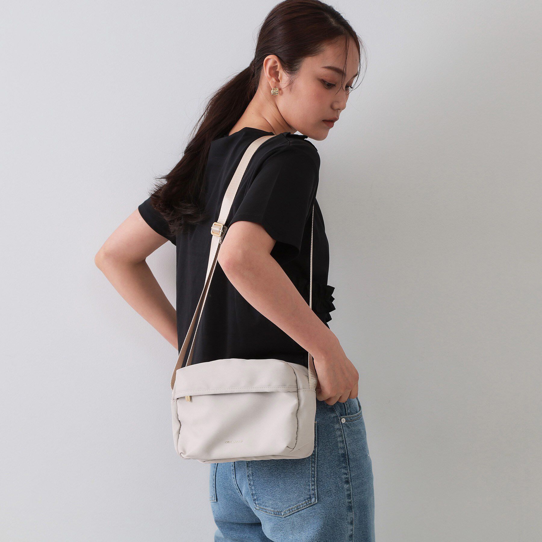 OPAQUE.CLIP「【軽量/撥水加工/多ポケット】ツイルピジョンミニショルダーバッグ」|ショルダー・メッセンジャー|ライトベージュ(05
