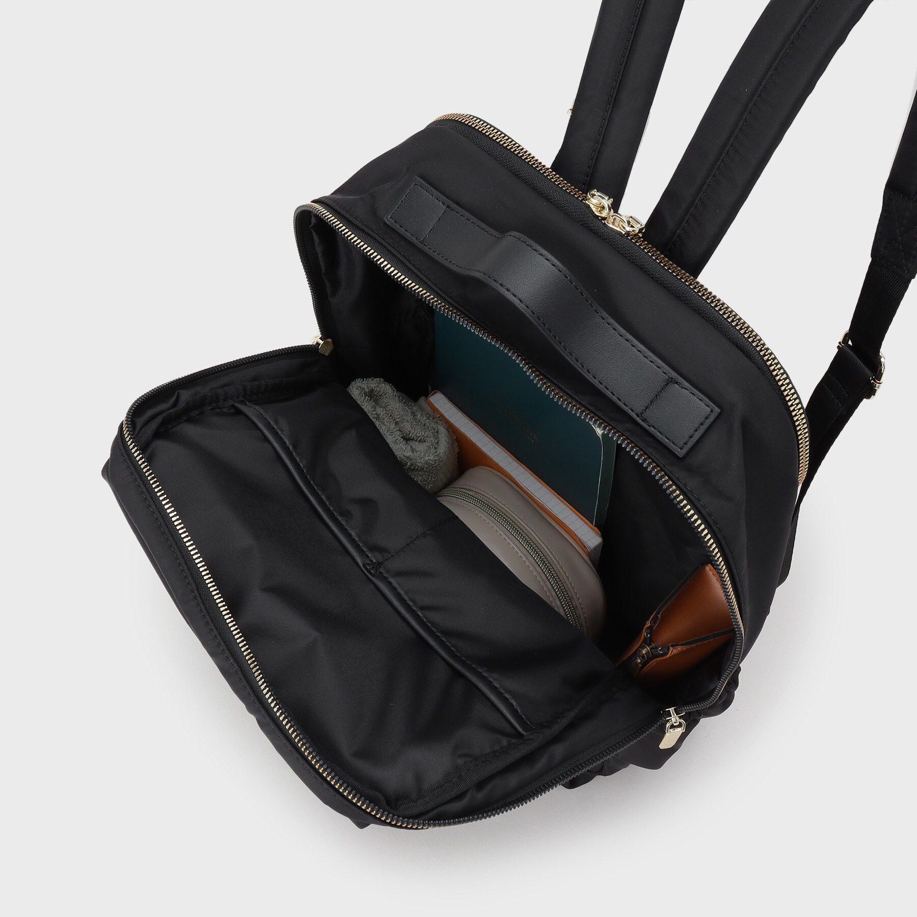 OPAQUE.CLIP「【マルチポケット/PC収納可能】ナイロンスクエアリュックサック」|リュック|