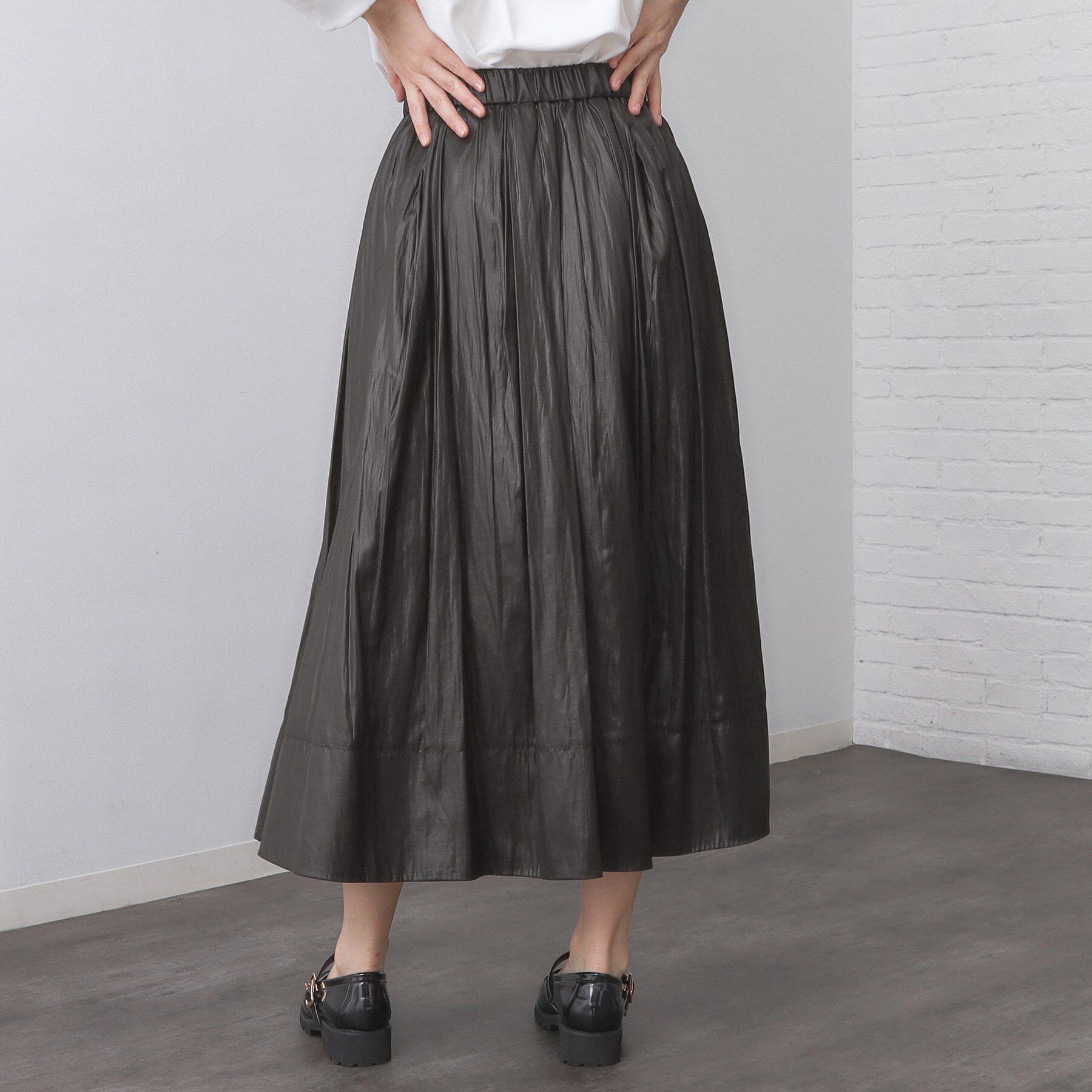 OPAQUE.CLIP「レザーライクタックフレアスカート【洗濯機洗い可】」|スカート|