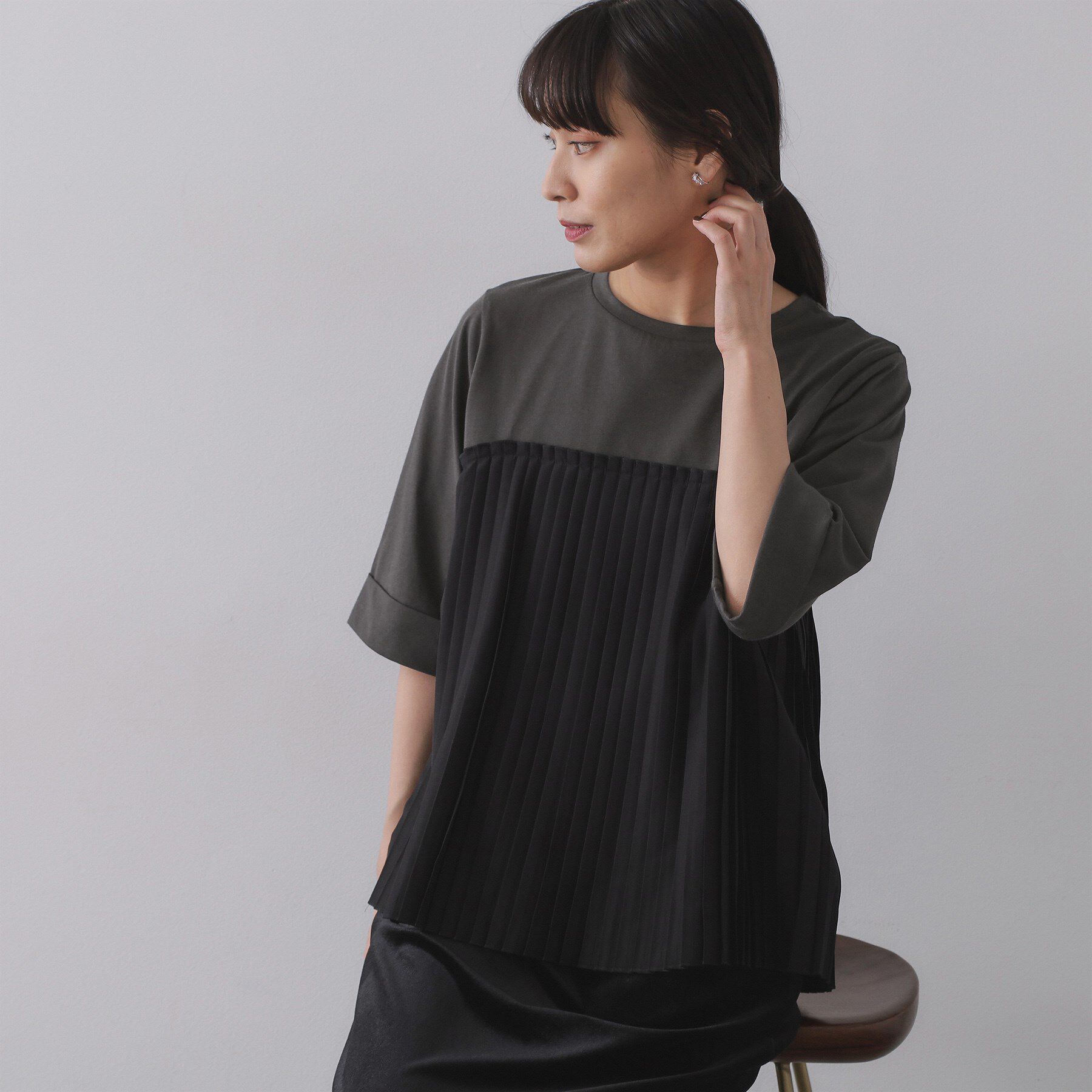 OPAQUE.CLIP「プリーツドッキングカットソー【洗濯機OK】」|Tシャツ・カットソー|チャコールグレー(5