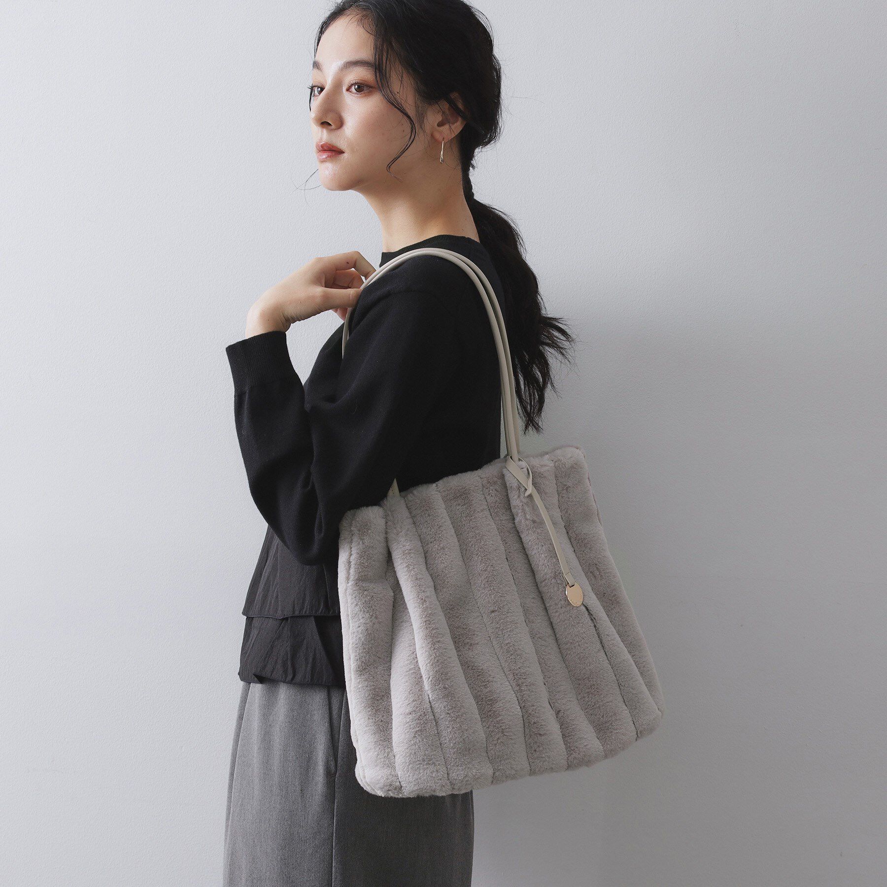 OPAQUE.CLIP「【A4サイズ対応／マチ付き】ストライプフェイクファートートバッグ」|トートバッグ|