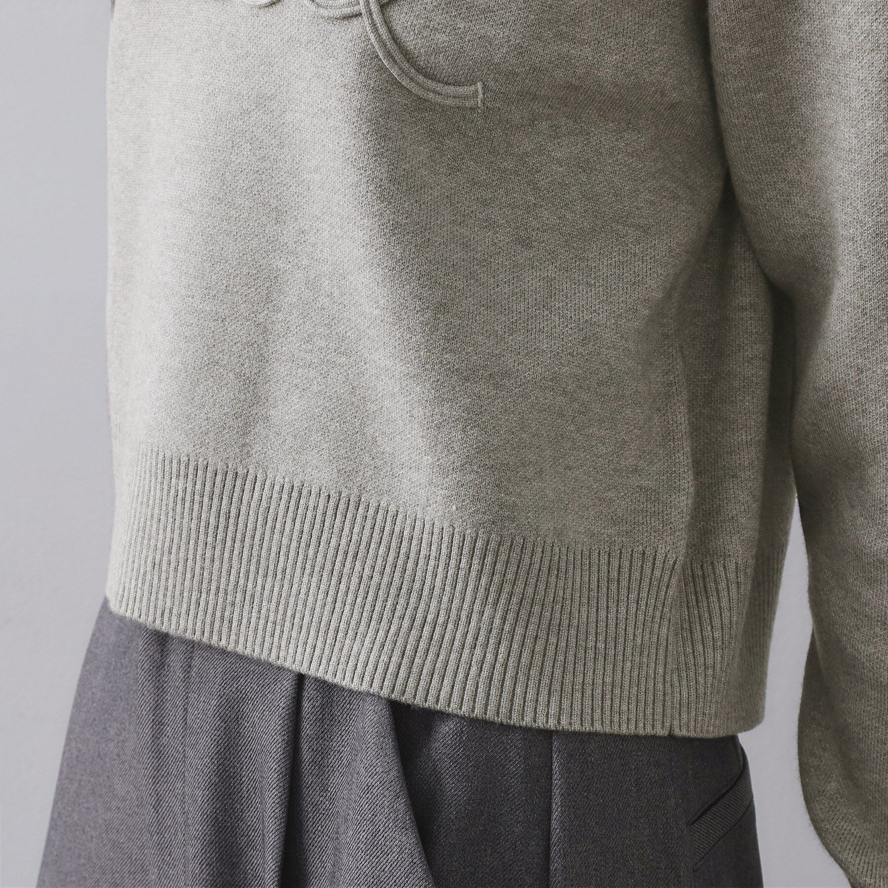 OPAQUE.CLIP「チェーン刺繍ロゴニット【洗濯機OK】」|ニット・セーター|