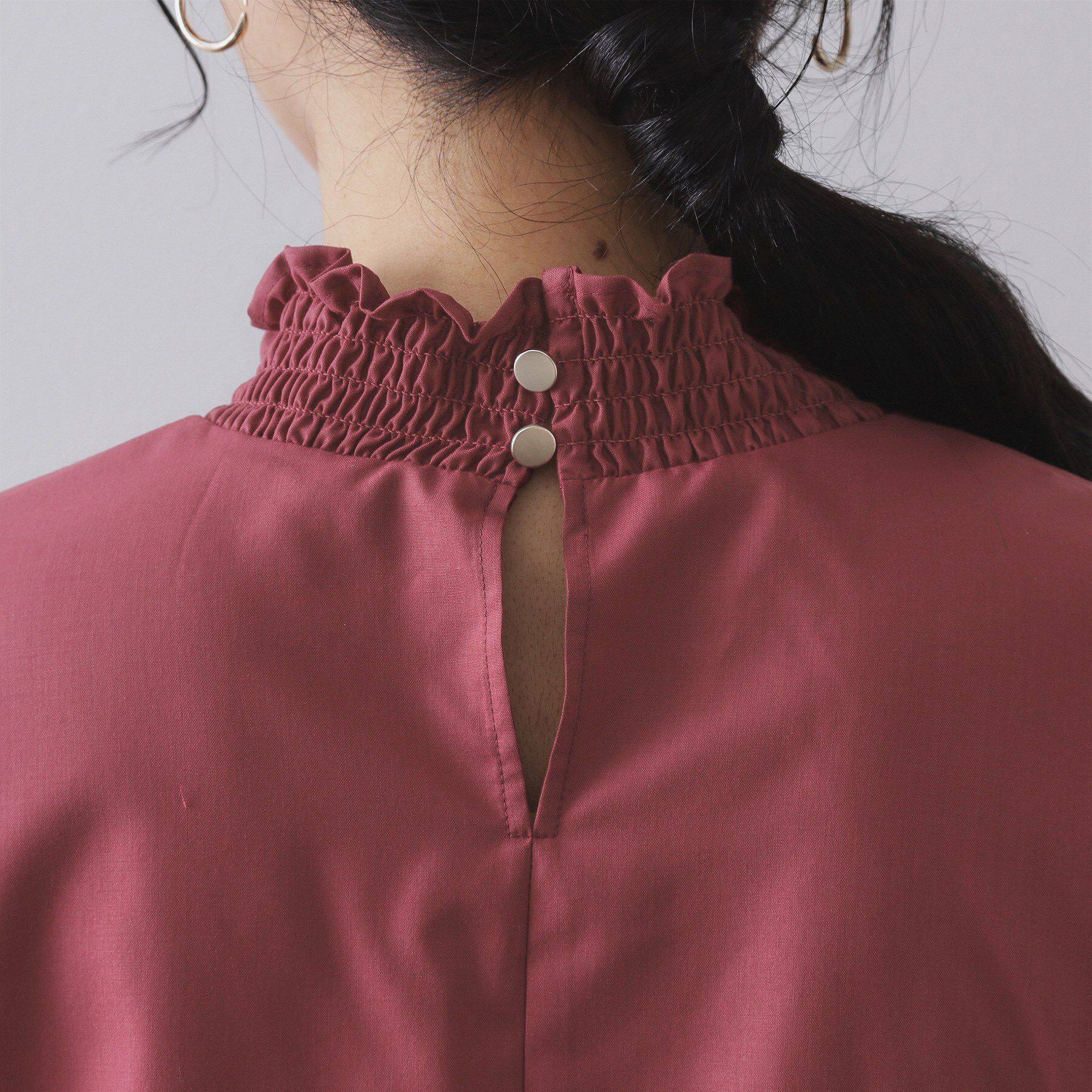 OPAQUE.CLIP「シャーリングハイネックブラウス【洗濯機OK】」|シャツ・ブラウス|