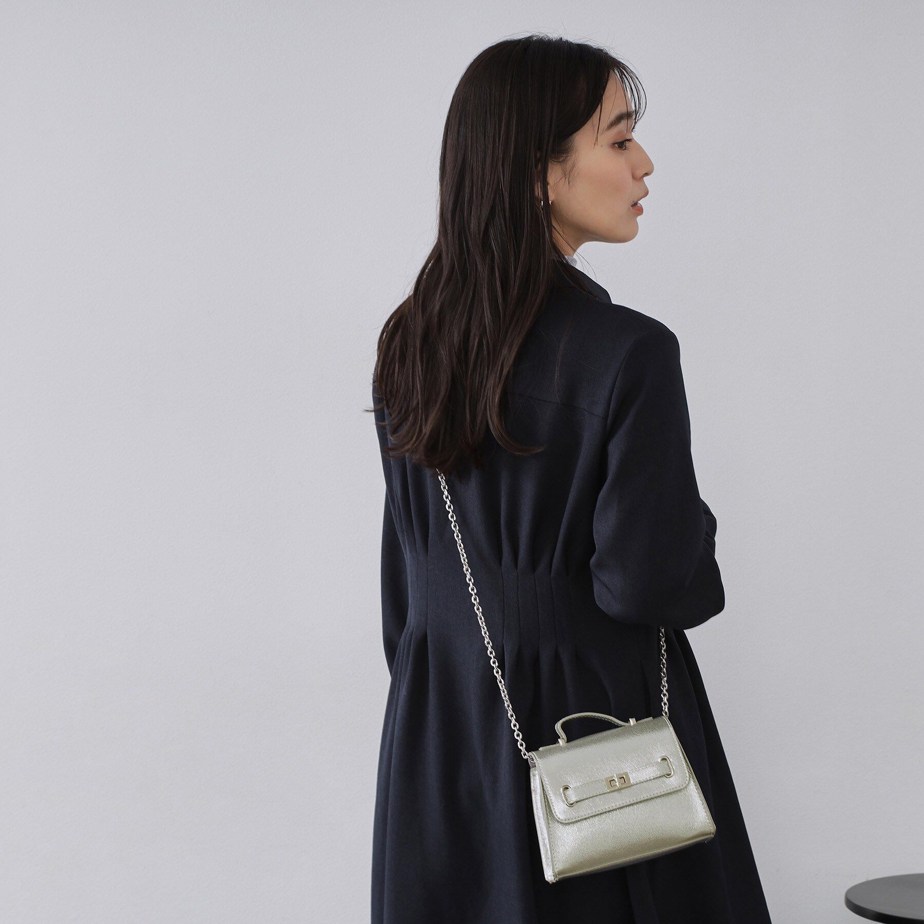 OPAQUE.CLIP「シャイニー合皮スクエアデザインチェーンミニショルダーバッグ」|ショルダー・メッセンジャー|シルバー(006)