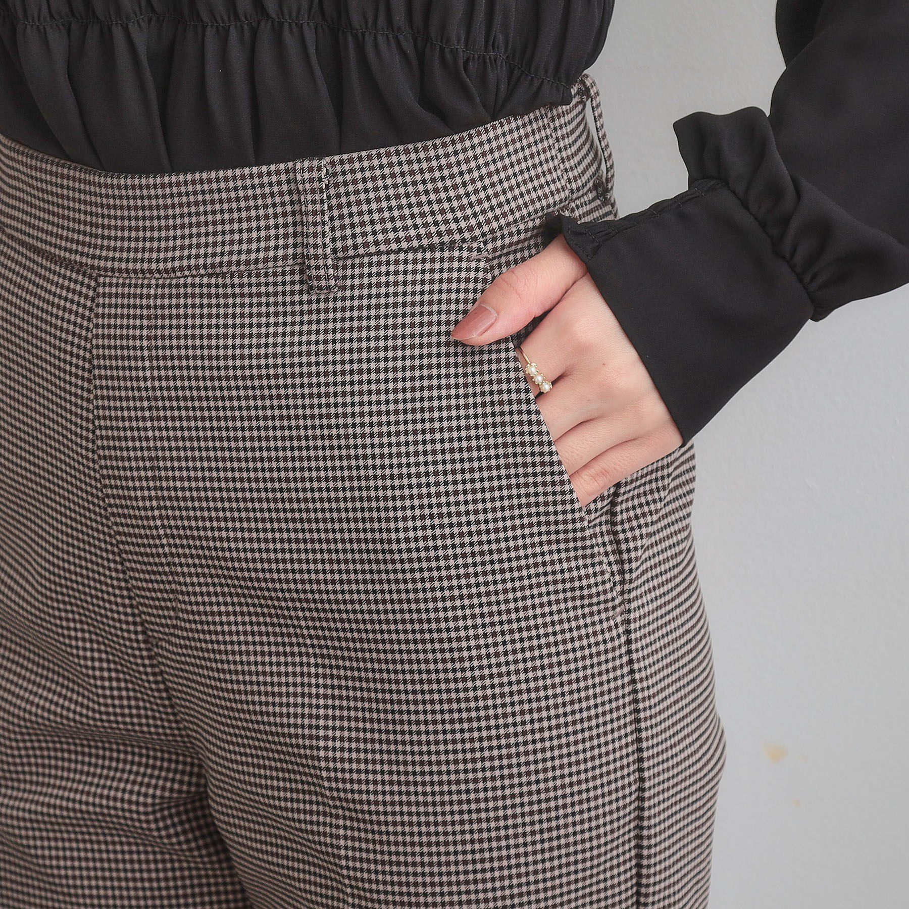 Couture broach「【通勤・美脚見え・あったか】裏起毛パール調スカラ裾デザインパンツ」|その他|