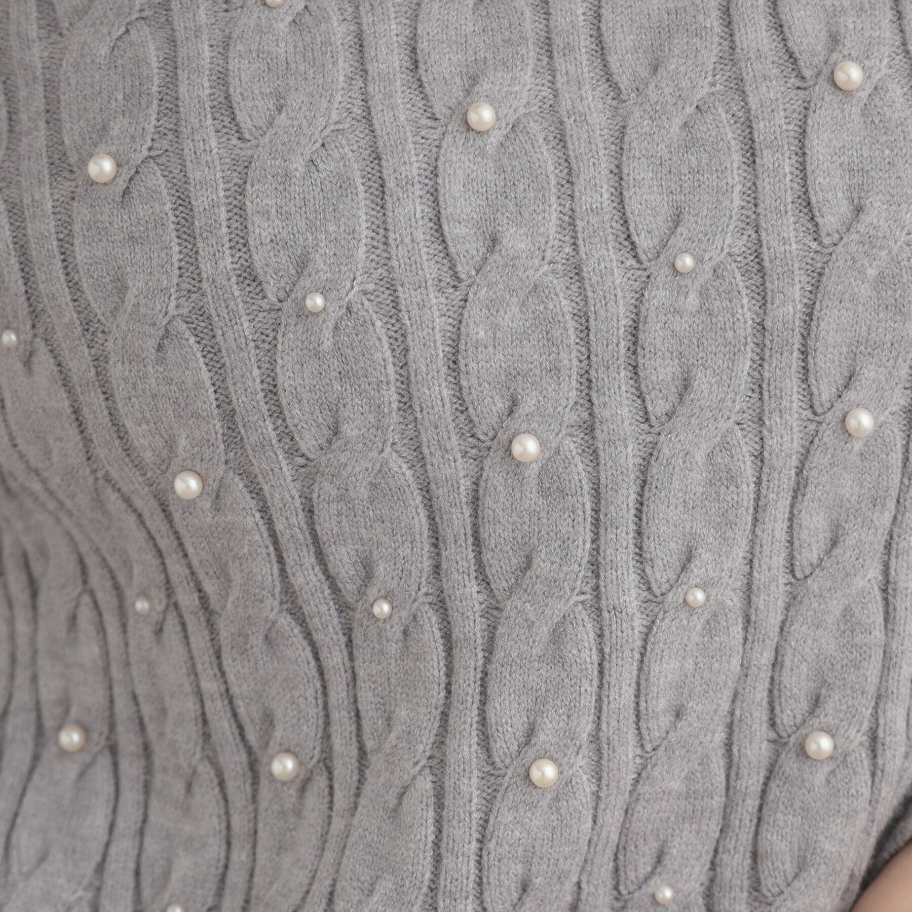 Couture broach「【華やぎ・一枚で着映え】ケーブルパール調ニット」|ニット・セーター|