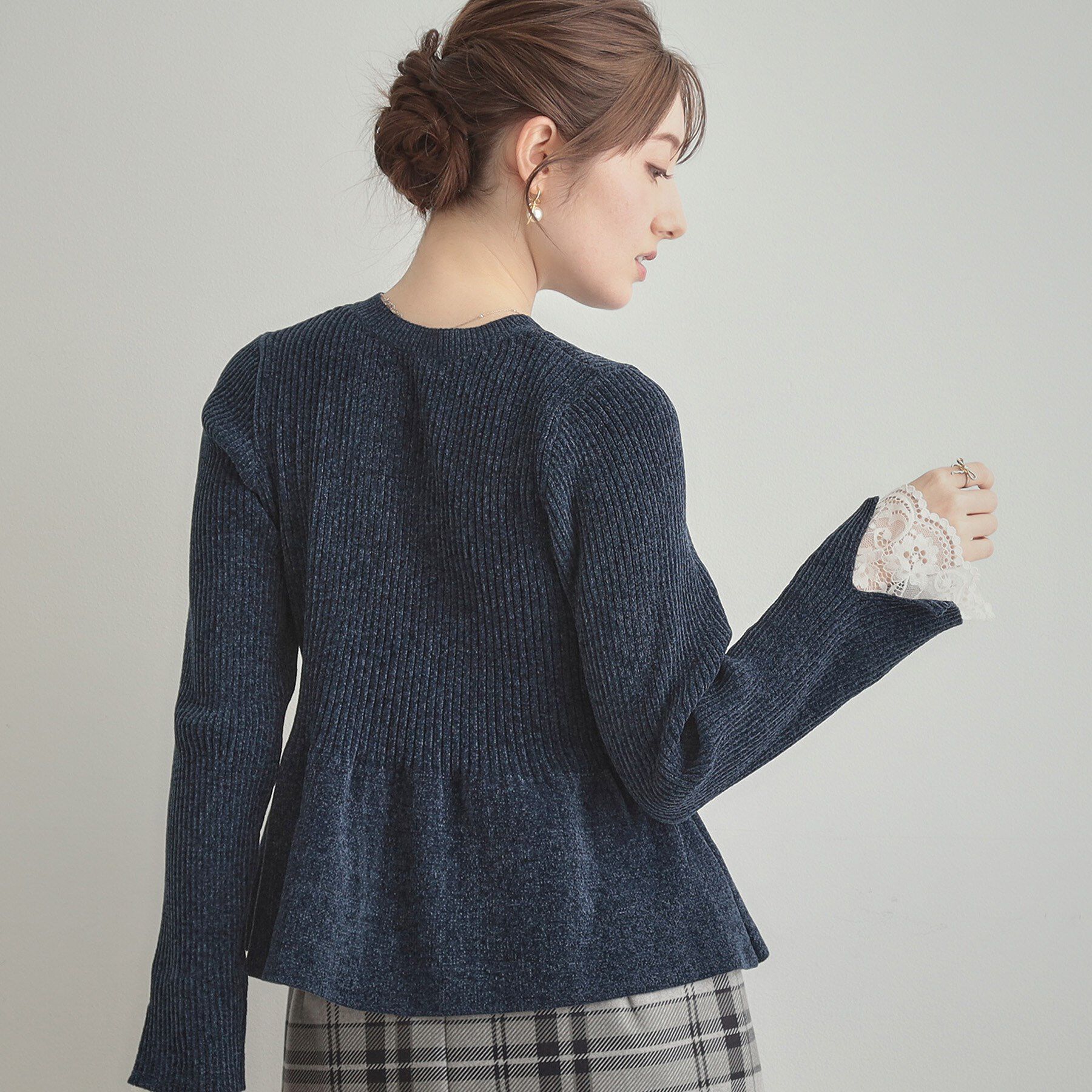 Couture broach「【袖口レース・着映え】短毛モールペプラム カーデ」|カーディガン|