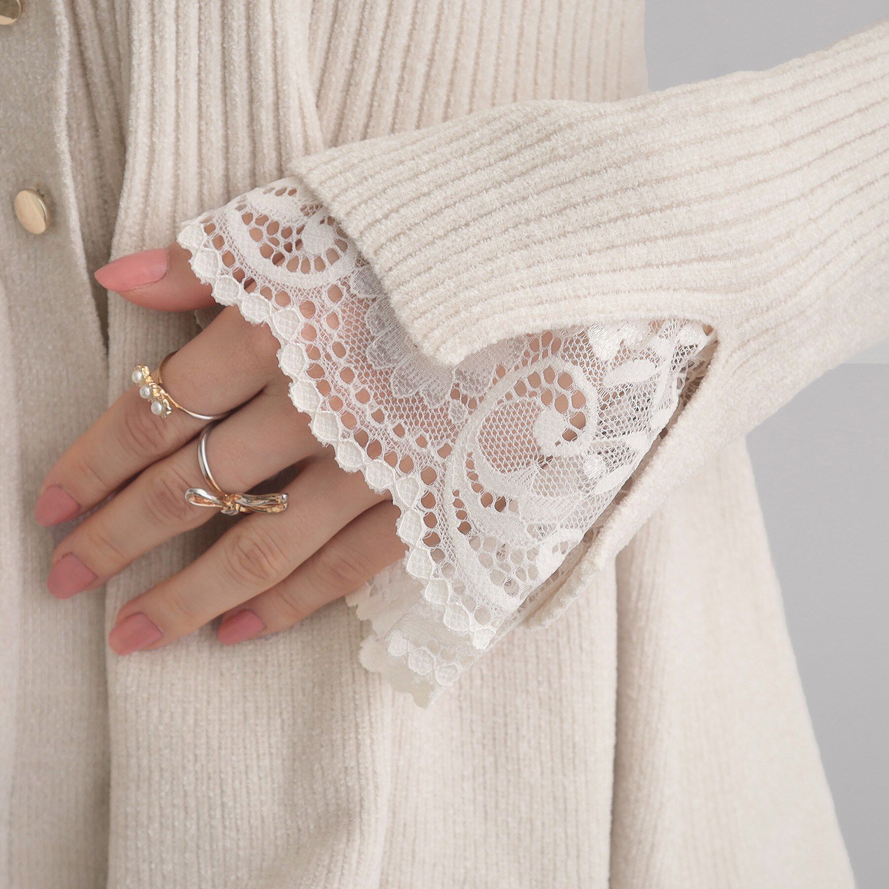 Couture broach「【袖口レース・着映え】短毛モールペプラム カーデ」|カーディガン|