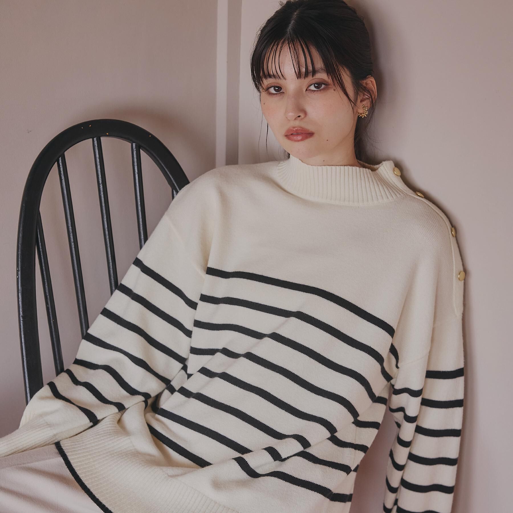 THE SHOP TK「【インしないで着られる】金ボタン ハイネックニット/毛玉になりにくい/静電気防止/洗濯機OK」|ニット・セーター|アイボリー(304)