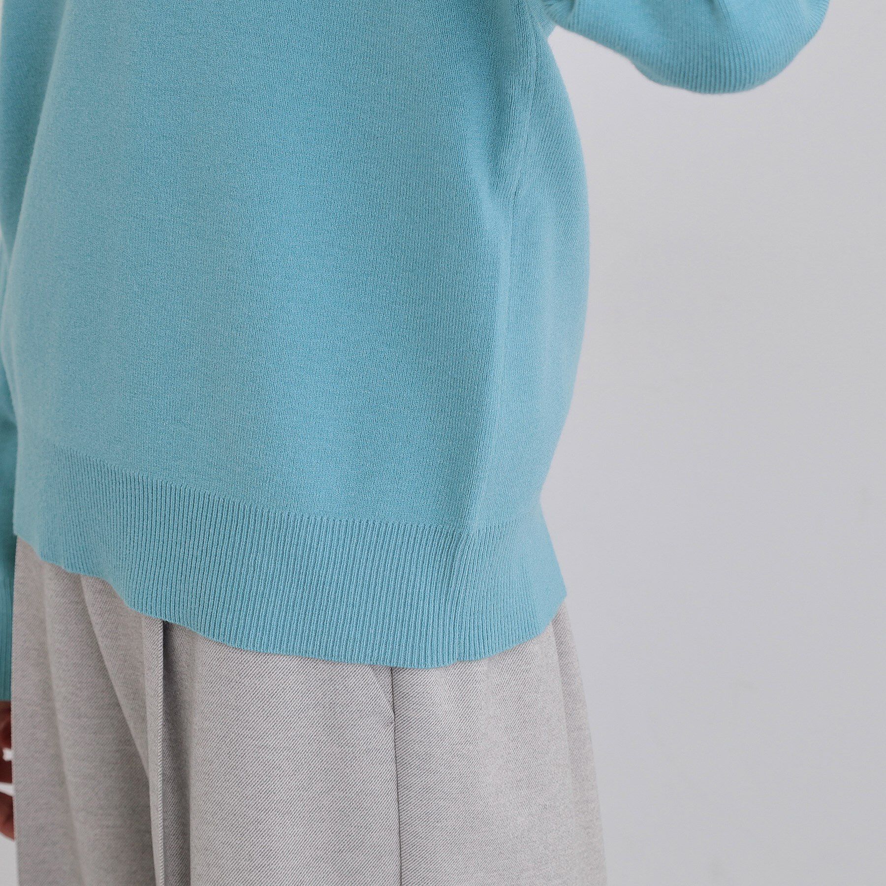 THE SHOP TK「【すっきりシルエットが叶う】大人のためのVネックニット/毛玉になりにくい/静電気防止/洗濯機OK」|ニット・セーター|