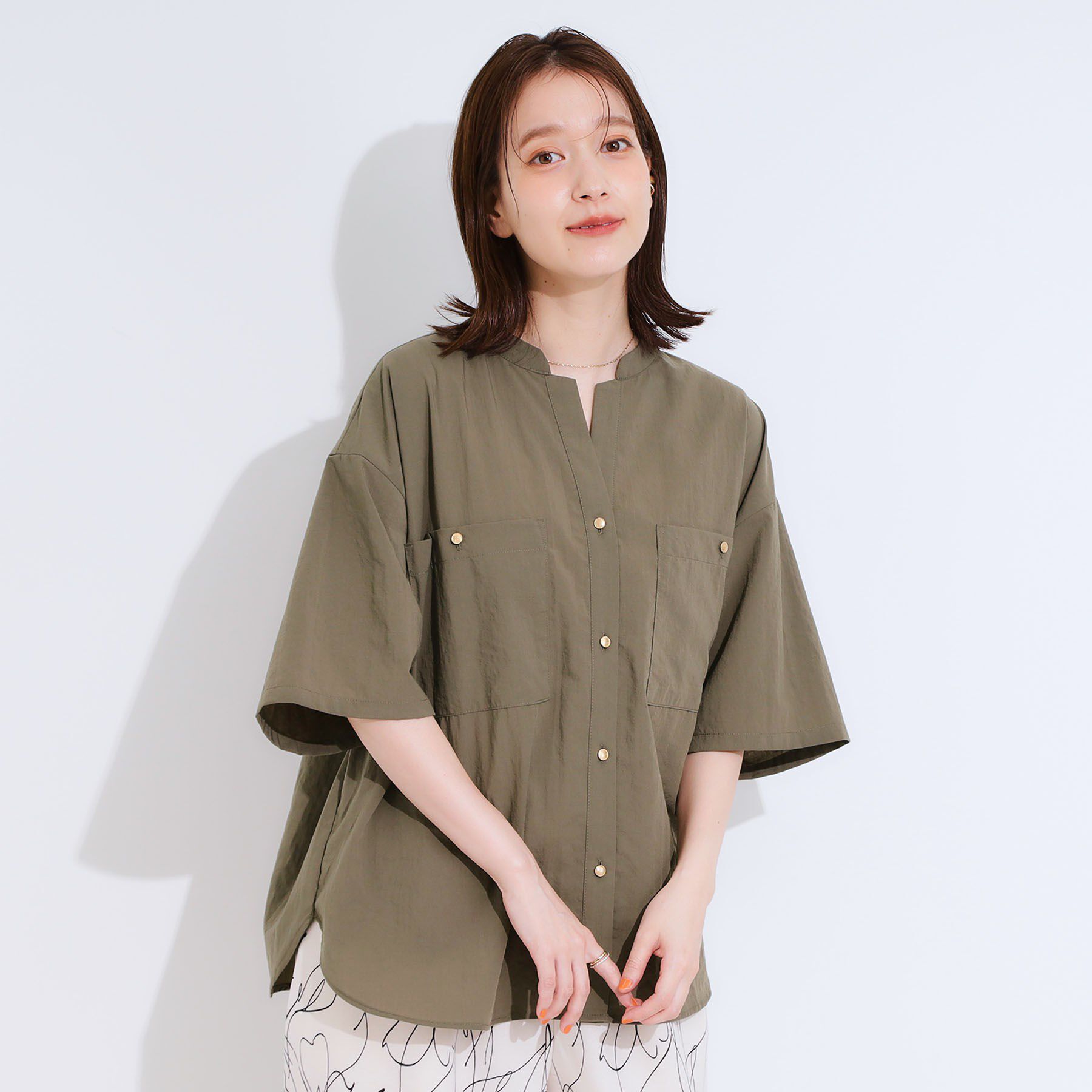 SHOO･LA･RUE「【S-LL】大人の抜け感 ビックポケット Vネックシャツ」|シャツ・ブラウス|