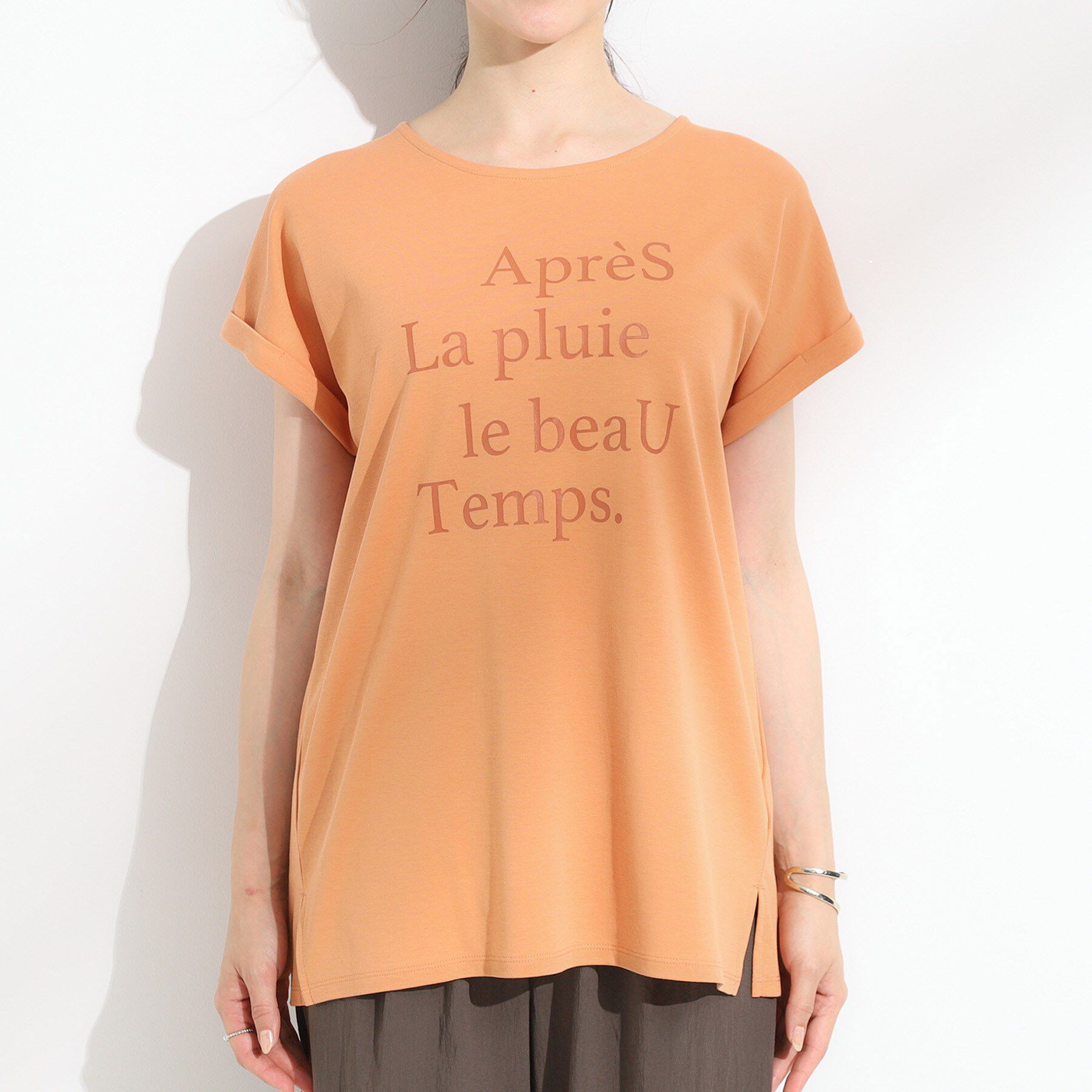 SHOO･LA･RUE「【汗ジミ防止/ひんやり/UV】ロゴプリントTシャツ」|Tシャツ・カットソー|