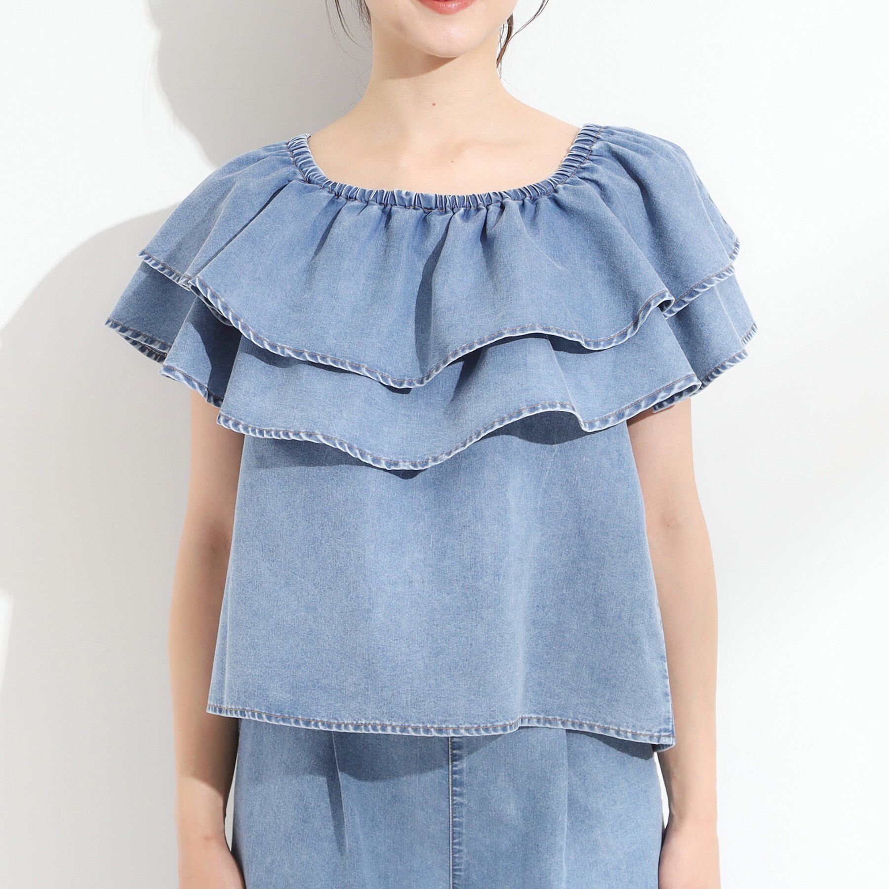 SHOO･LA･RUE「【セットアップ可/前後2WAY/オフショル2WAY】着こなしを楽しめる デニムフリルブラウス」|シャツ・ブラウス|