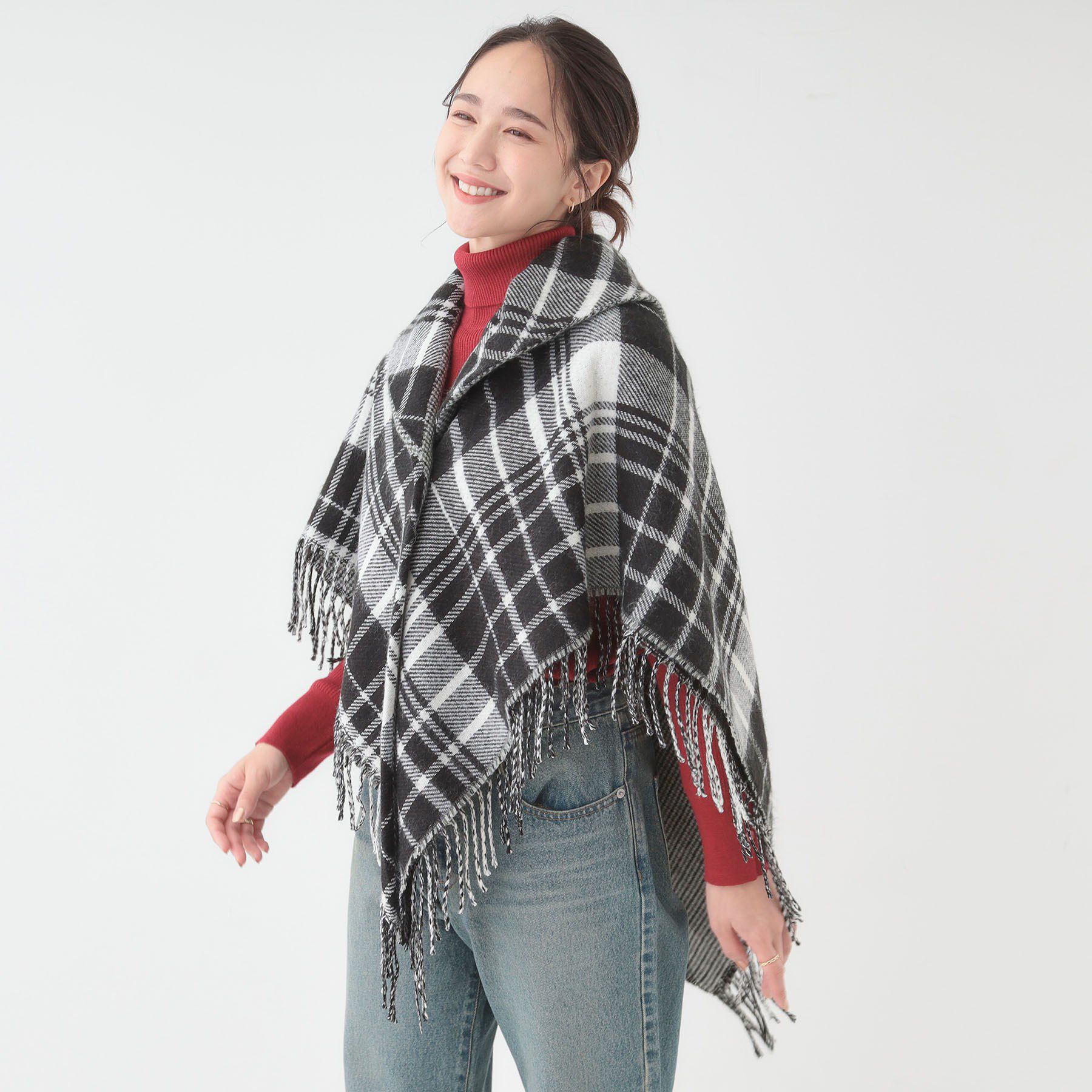 SHOO･LA･RUE「【リバーシブル】襟元ギャザー チェックポンチョ」|ポンチョ・ケープ|ブラック(319)