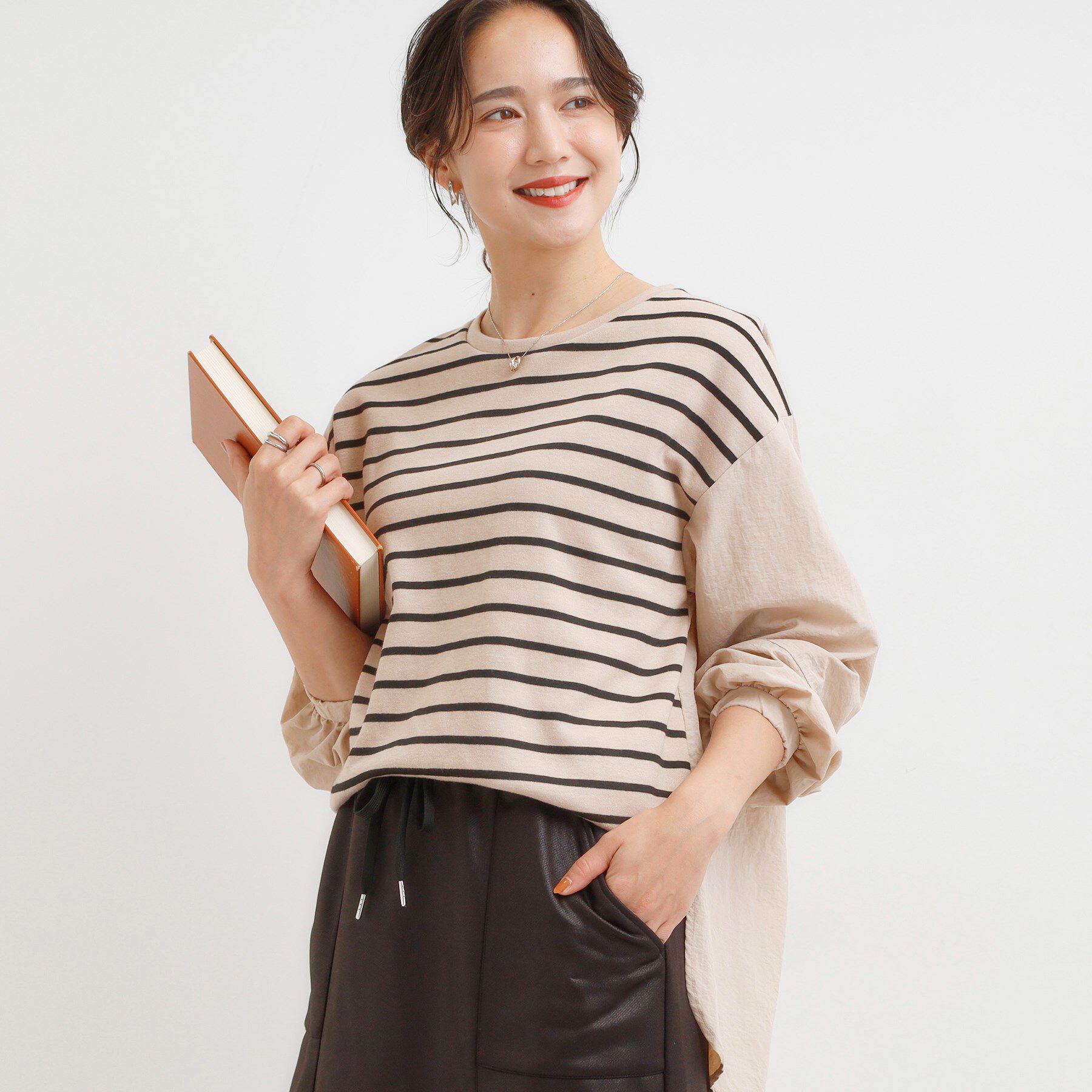 SHOO･LA･RUE「【洗える/S-LL】背中タック入り パフ袖プルオーバー」|Tシャツ・カットソー|ベージュ(352)