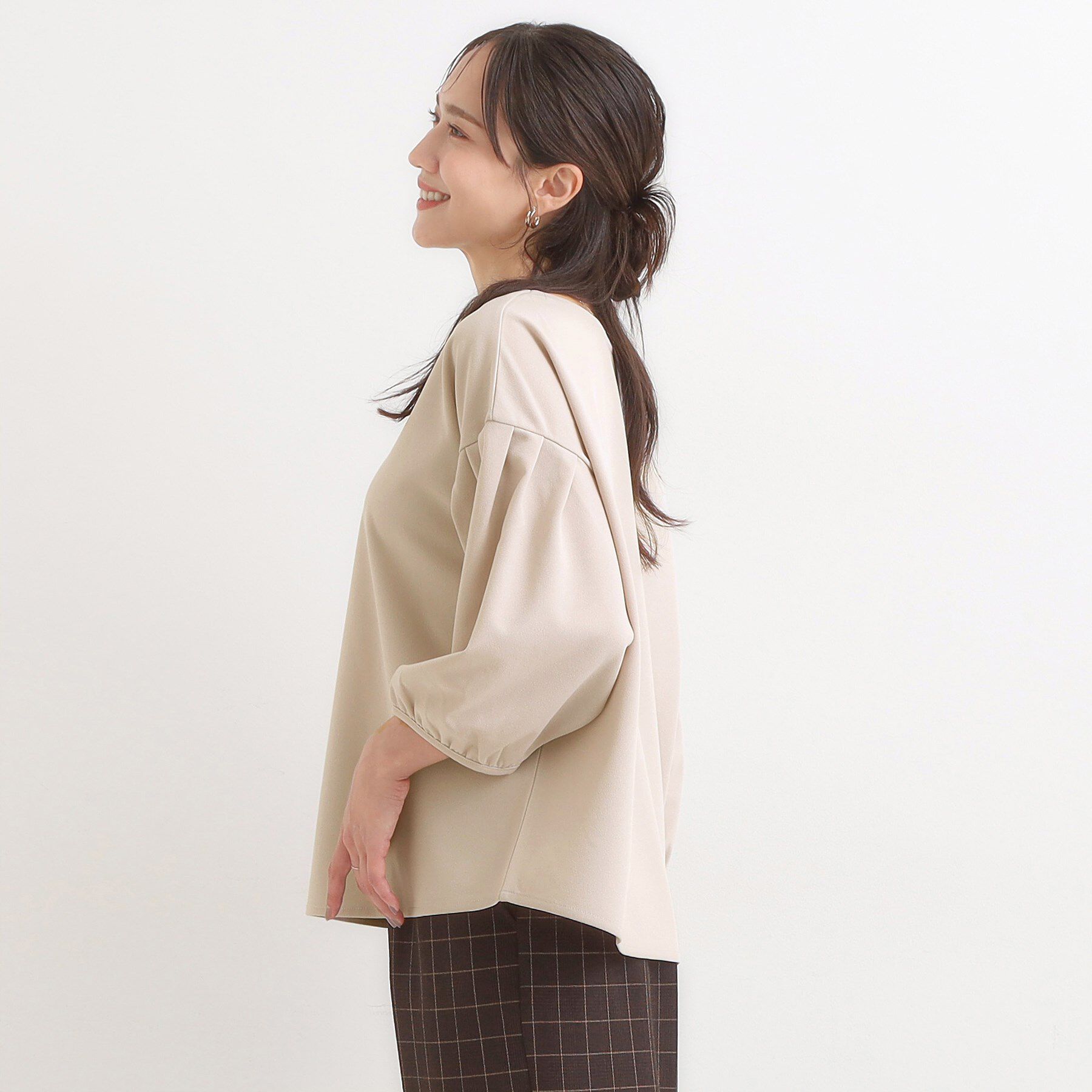 SHOO･LA･RUE「【2点セット/7分袖】大人のきれい見え お袖タック入りアクセ付きトップス」|Tシャツ・カットソー|