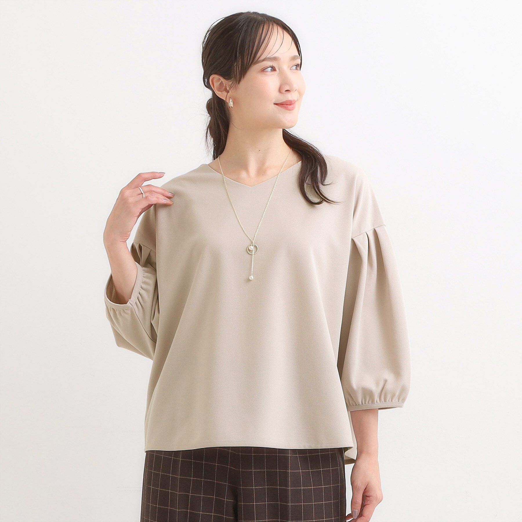 SHOO･LA･RUE「【2点セット/7分袖】大人のきれい見え お袖タック入りアクセ付きトップス」|Tシャツ・カットソー|