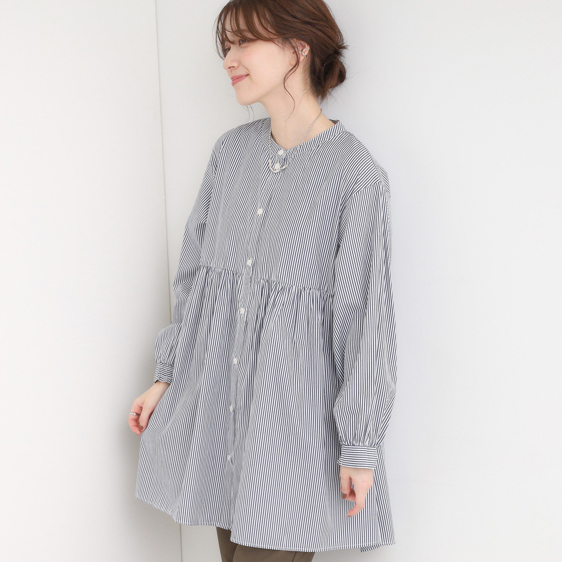 SHOO･LA･RUE「【S-LL】自然に体型カバー 切り替えギャザーチュニックシャツ」|チュニック|ネイビー(394)