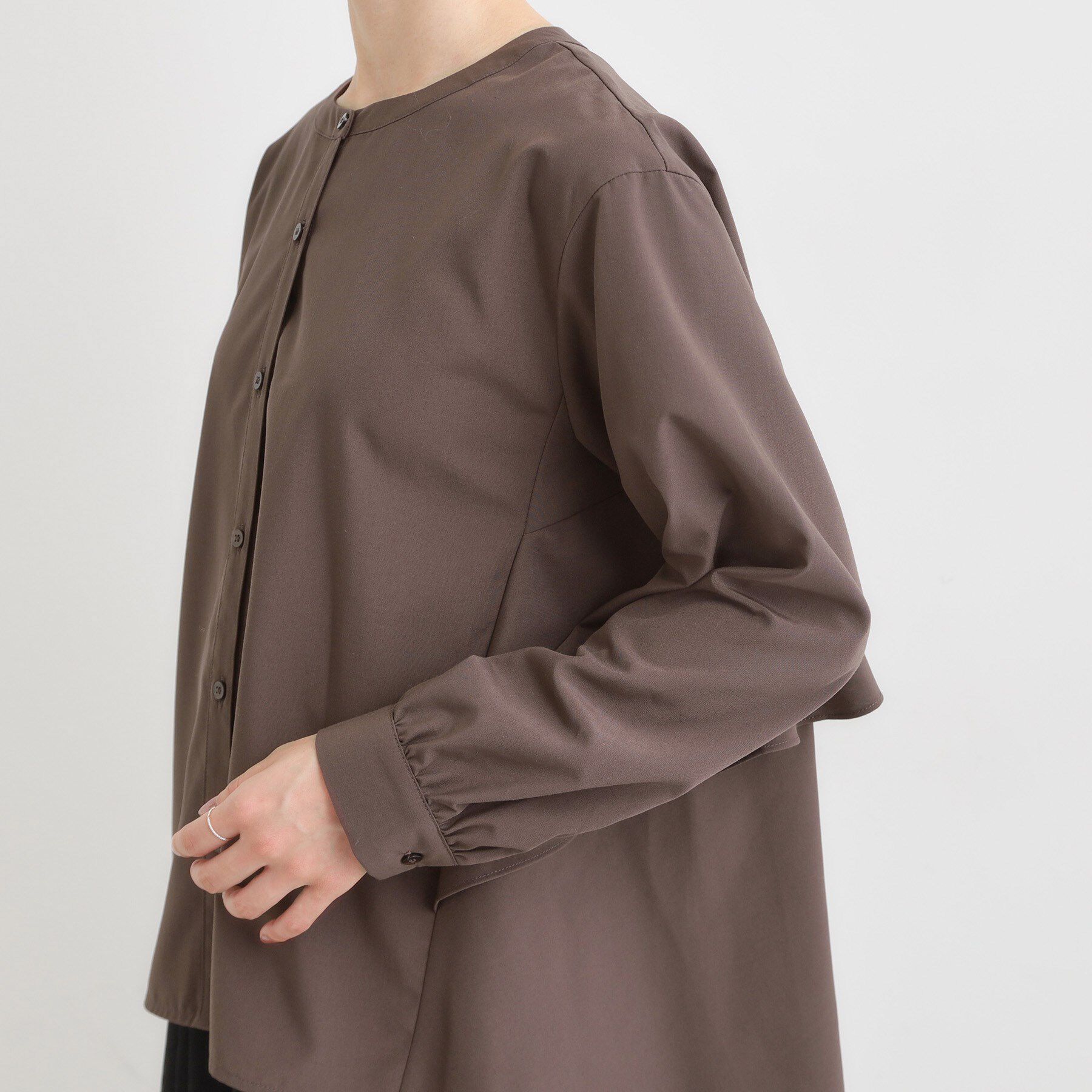 SHOO･LA･RUE「【洗濯機可/S-LL】春まで着られる バックフリルシャツ」|シャツ・ブラウス|