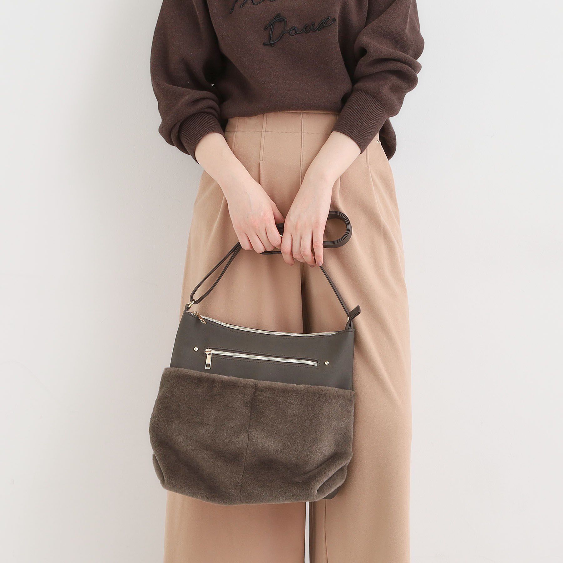 SHOO･LA･RUE「ポケットフェイクファーショルダーバッグ」|ショルダー・メッセンジャー|モカブラウン(042