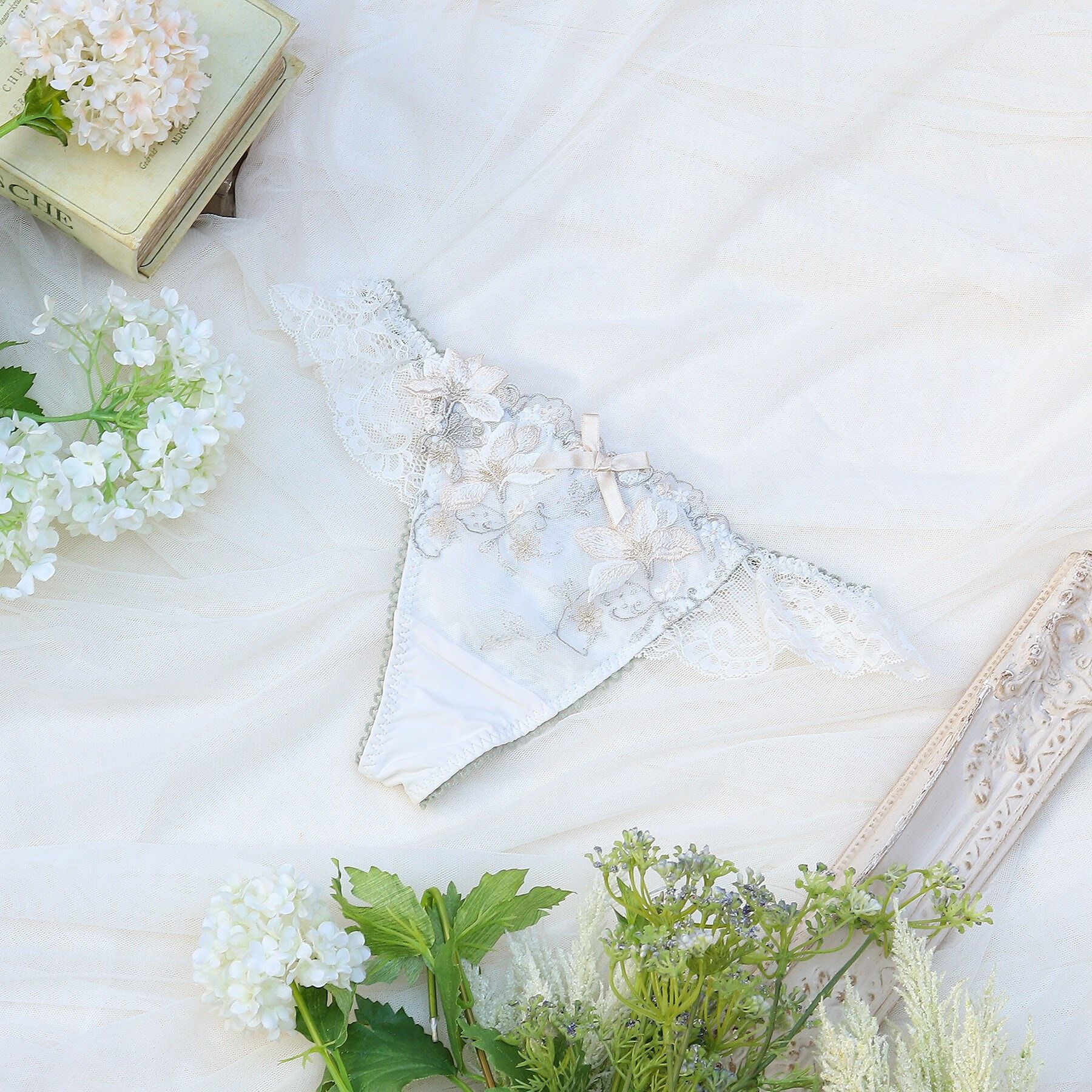 Risa Magli「フルーリ Tバックショーツ」|インナー|アイボリー(004)