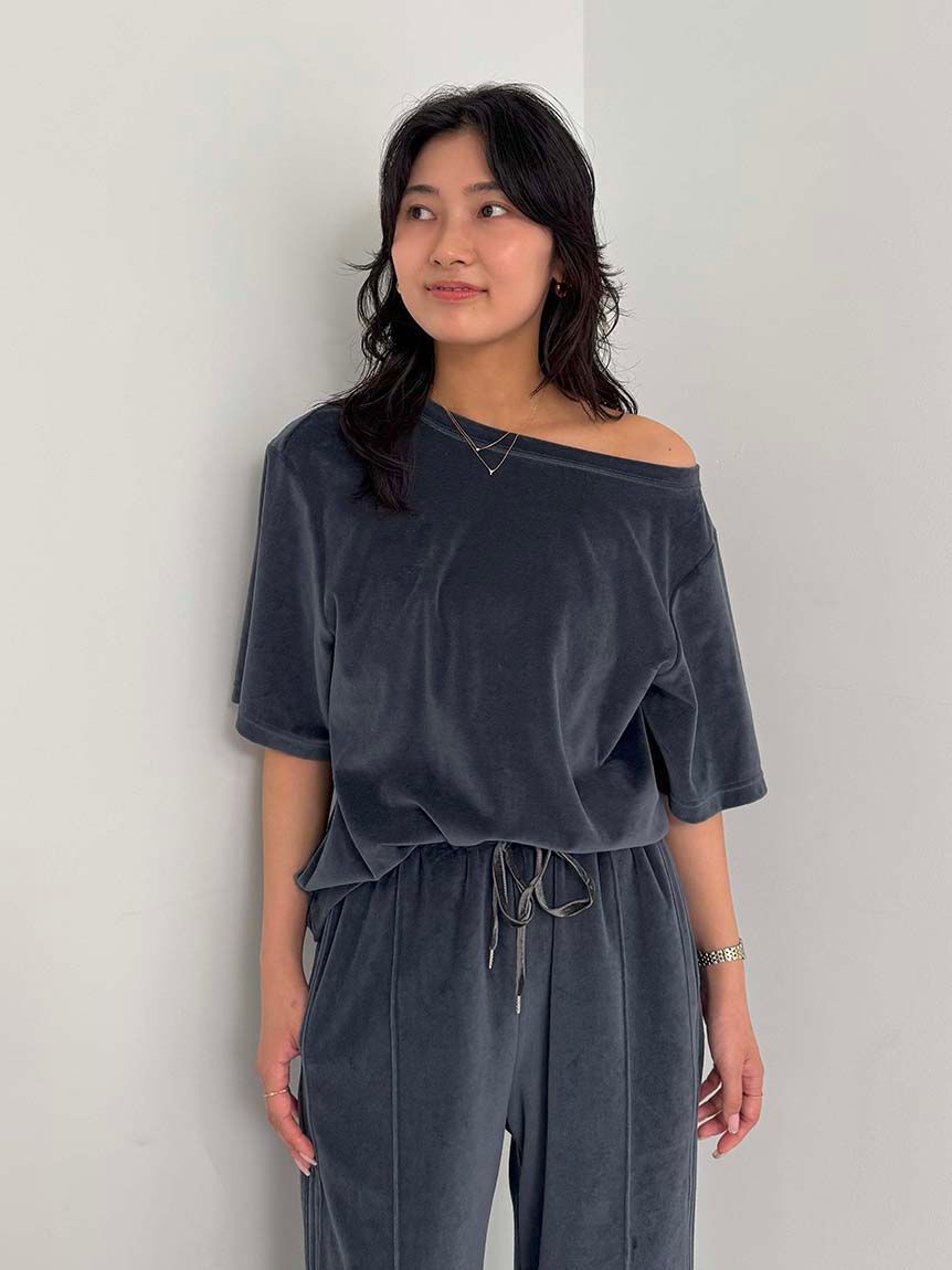 styling/「【WEB限定カラーあり】【セットアップ対応】アシンメトリーベロアトップス」|Tシャツ・カットソー|