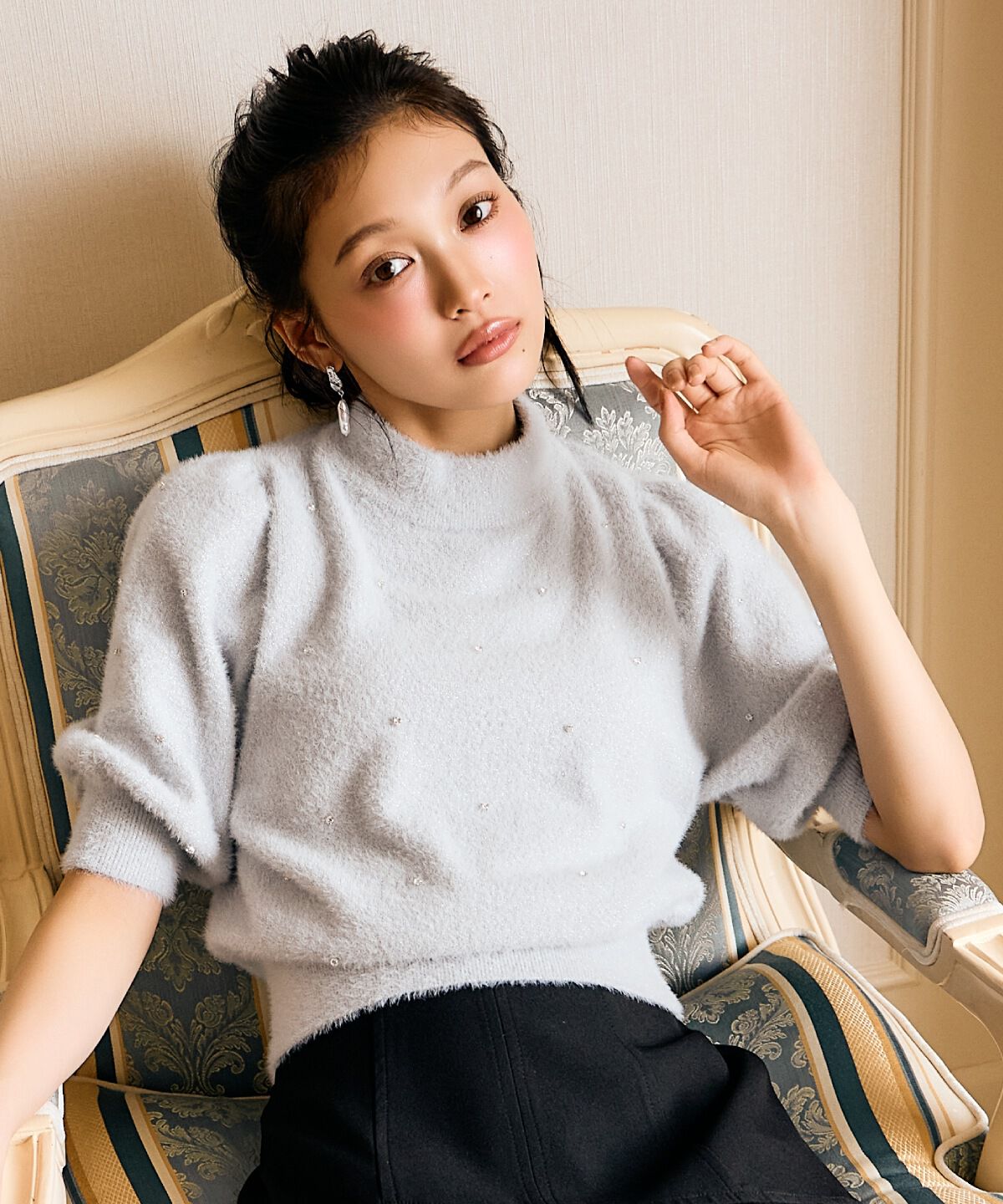 アンドクチュール「ラメフェザー5分袖ビジュー付きプルオーバー」|ニット・セーター|ライトグレー