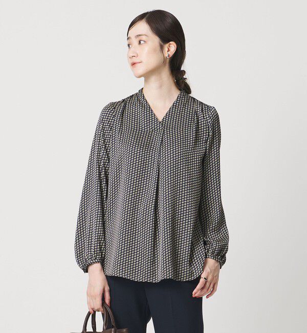 UNITED ARROWS「バック サテン Vネック ロングスリーブ ブラウス ‐ウォッシャブル‐」|シャツ・ブラウス|