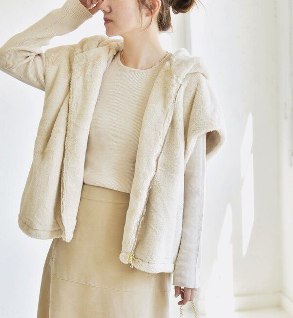 quaranciel「quaranciel: フーディー フェイクファー ドロスト ジップ ショート ベスト」|ダウンベスト・ベスト|ベージュ