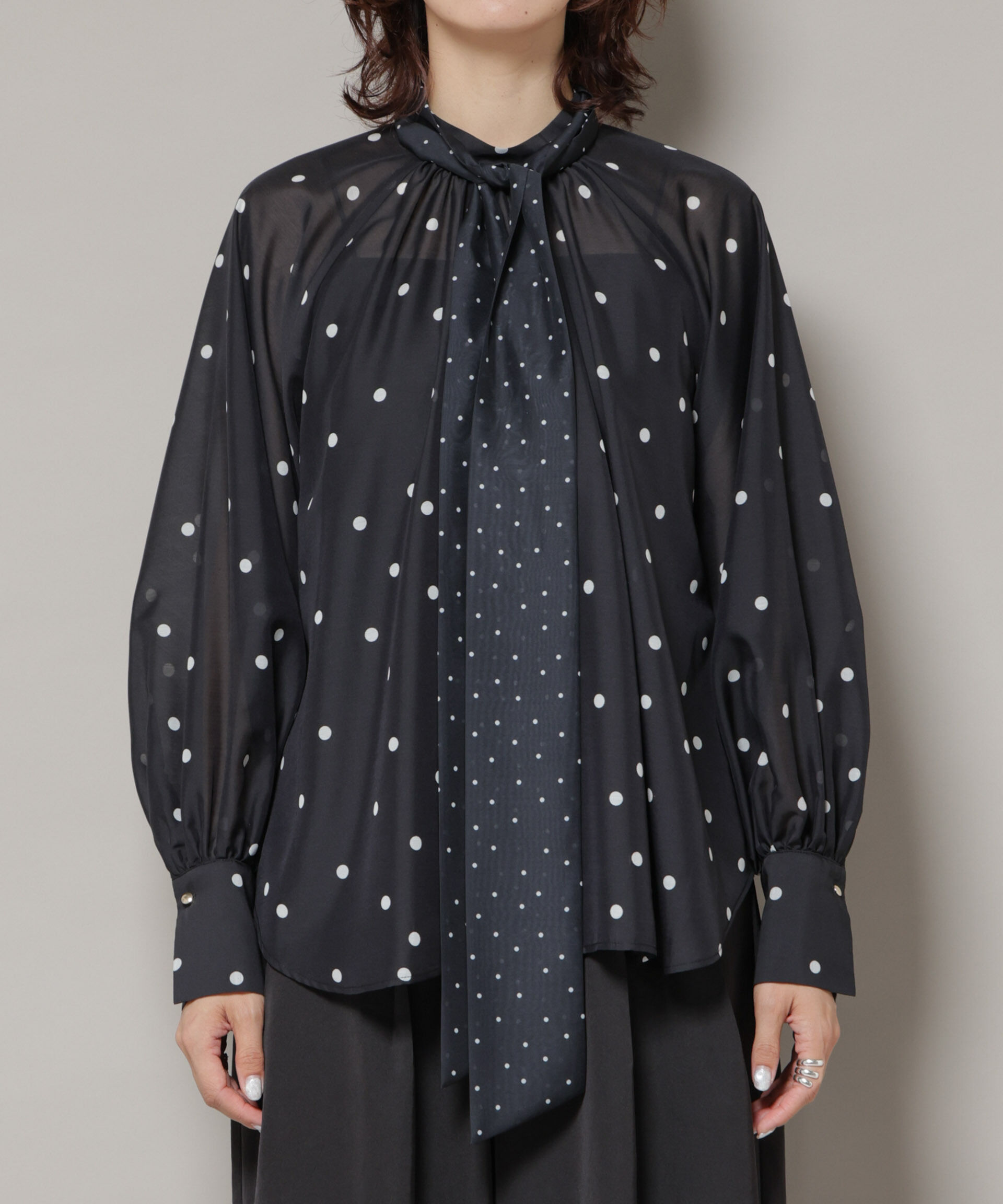 nano･universe「ランダムドットボータイ付きブラウス」|シャツ・ブラウス|