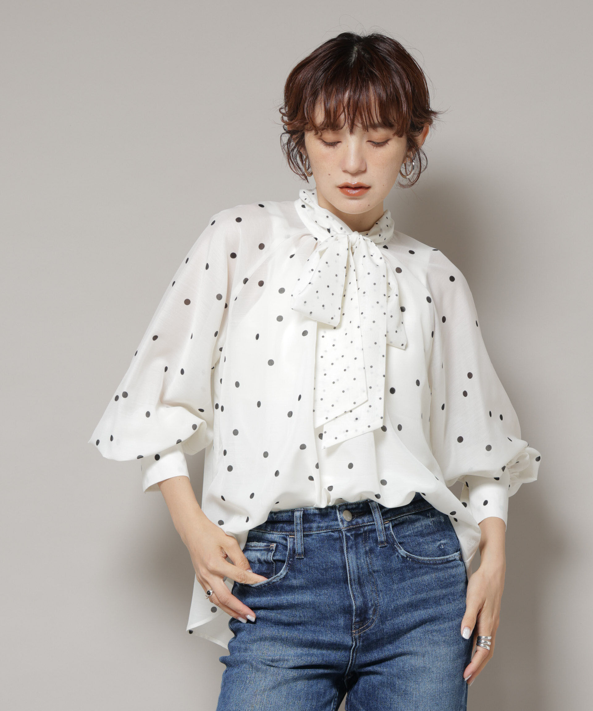 nano･universe「ランダムドットボータイ付きブラウス」|シャツ・ブラウス|オフホワイト1