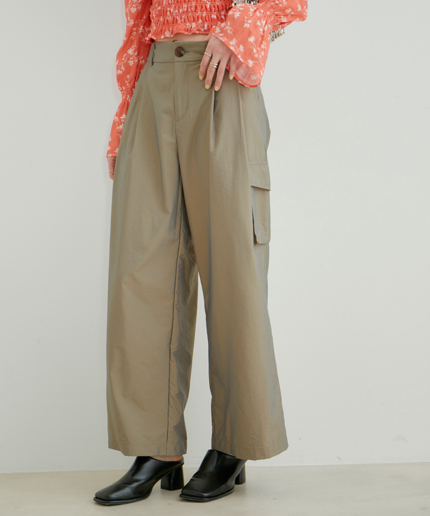 VIS「【セットアップ対応】タックギャザーワイドカーゴパンツ」|カーゴ|