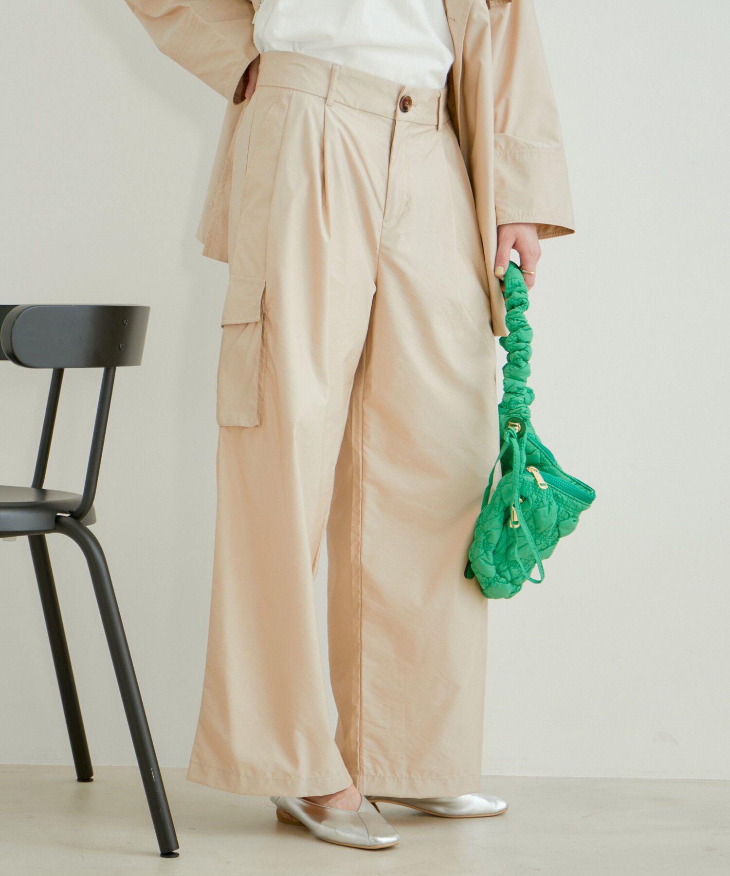 VIS「【セットアップ対応】タックギャザーワイドカーゴパンツ」|カーゴ|