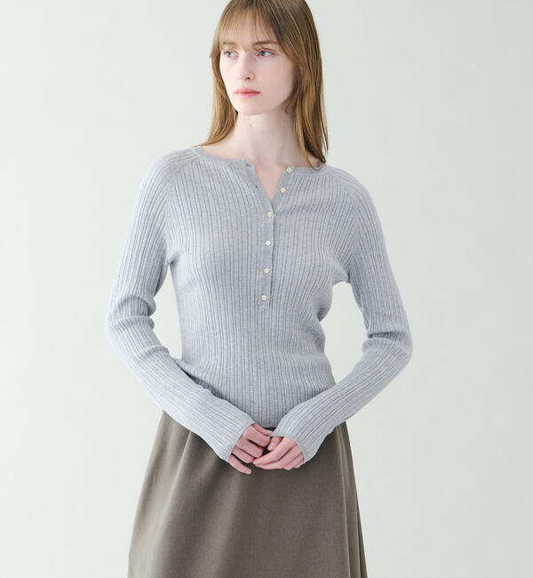 「RYE TENDER | ヘンリーネック リブニット WOMEN」|ニット・セーター|GREY